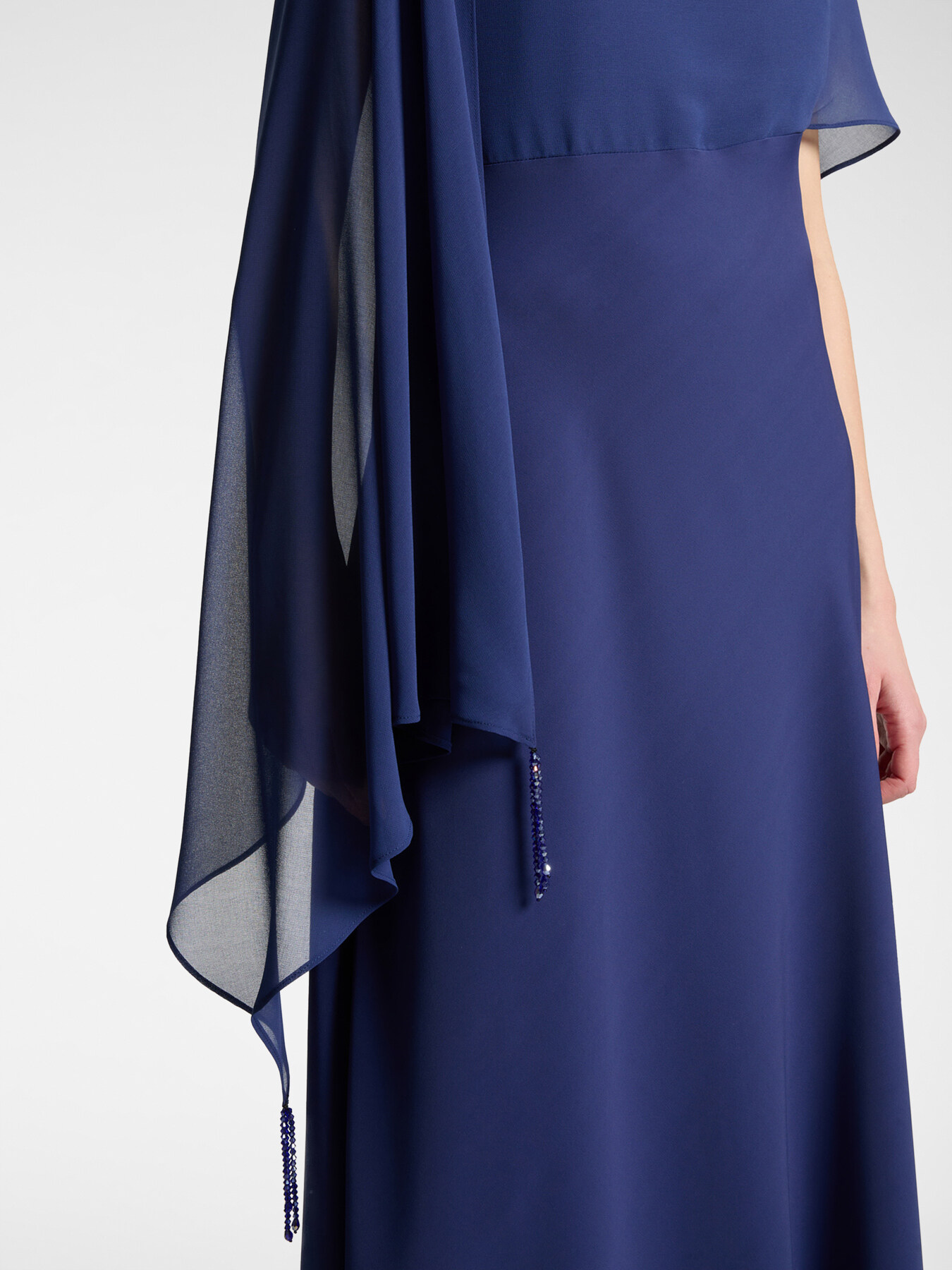 Vestido comprido elegante com estola image number 3