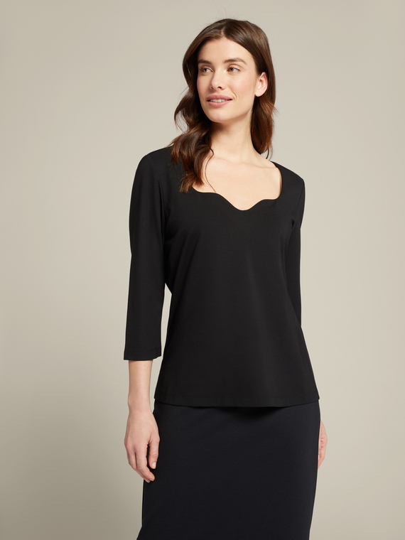 T-shirt with sweetheart neckline