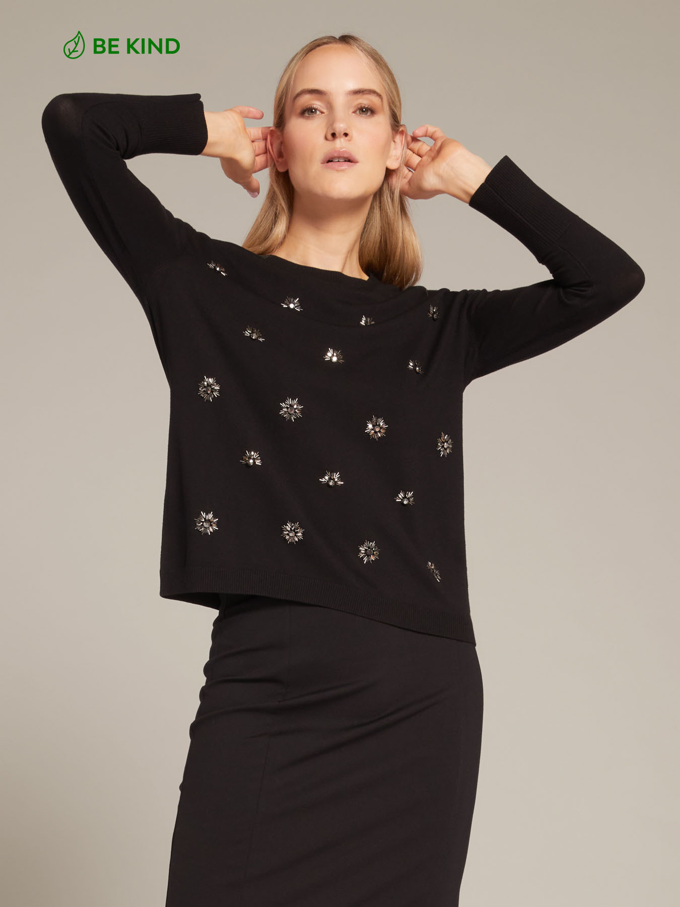 Pull brod&eacute; &agrave; la main image number 0