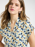 T-shirt stampata con scollo a V image number 3