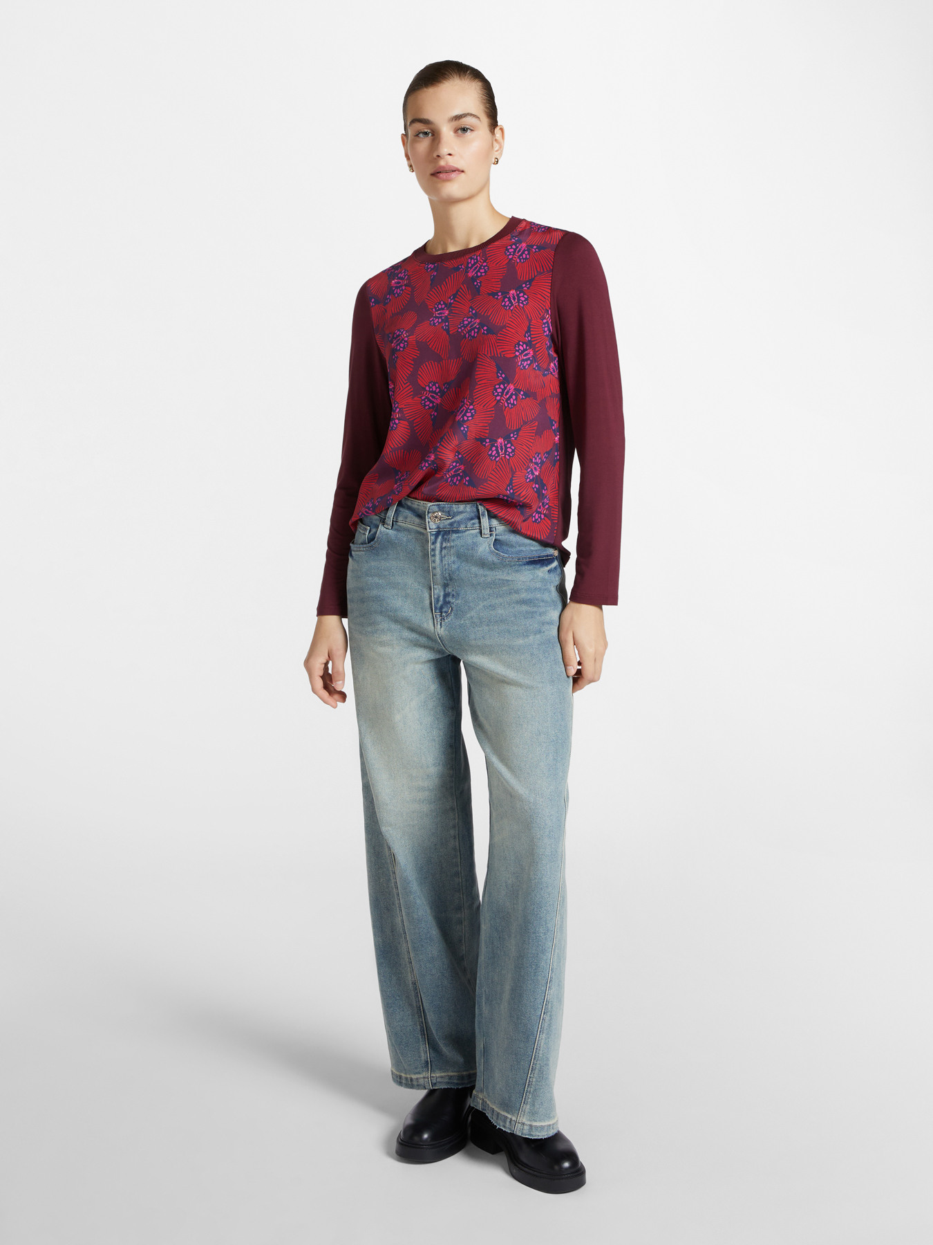 Blusa bi-material estampada image number 2