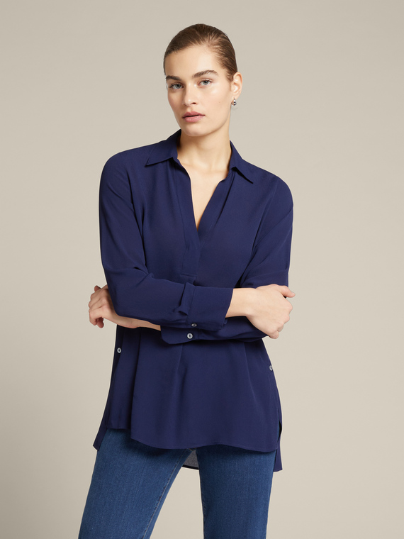 Blouse with collar and side buttons