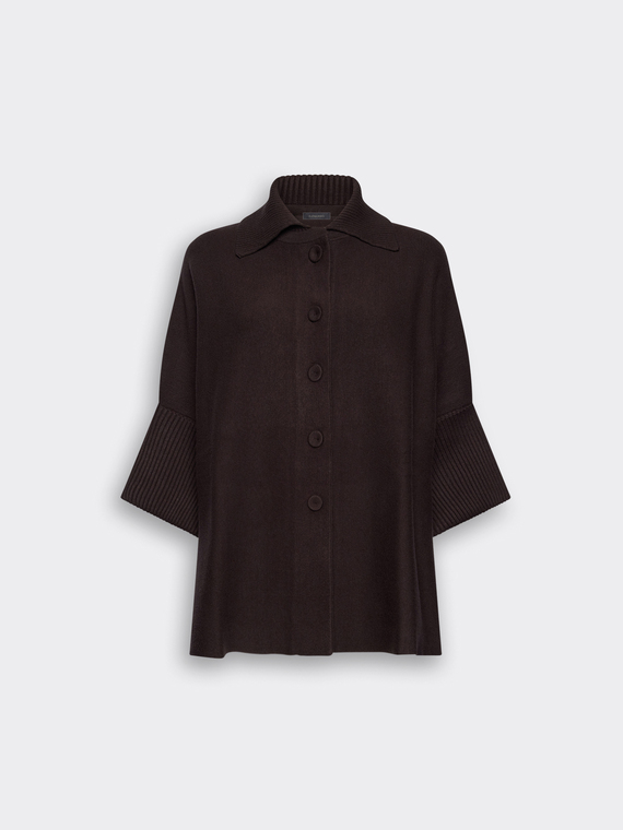 Poncho em malha com gola polo
