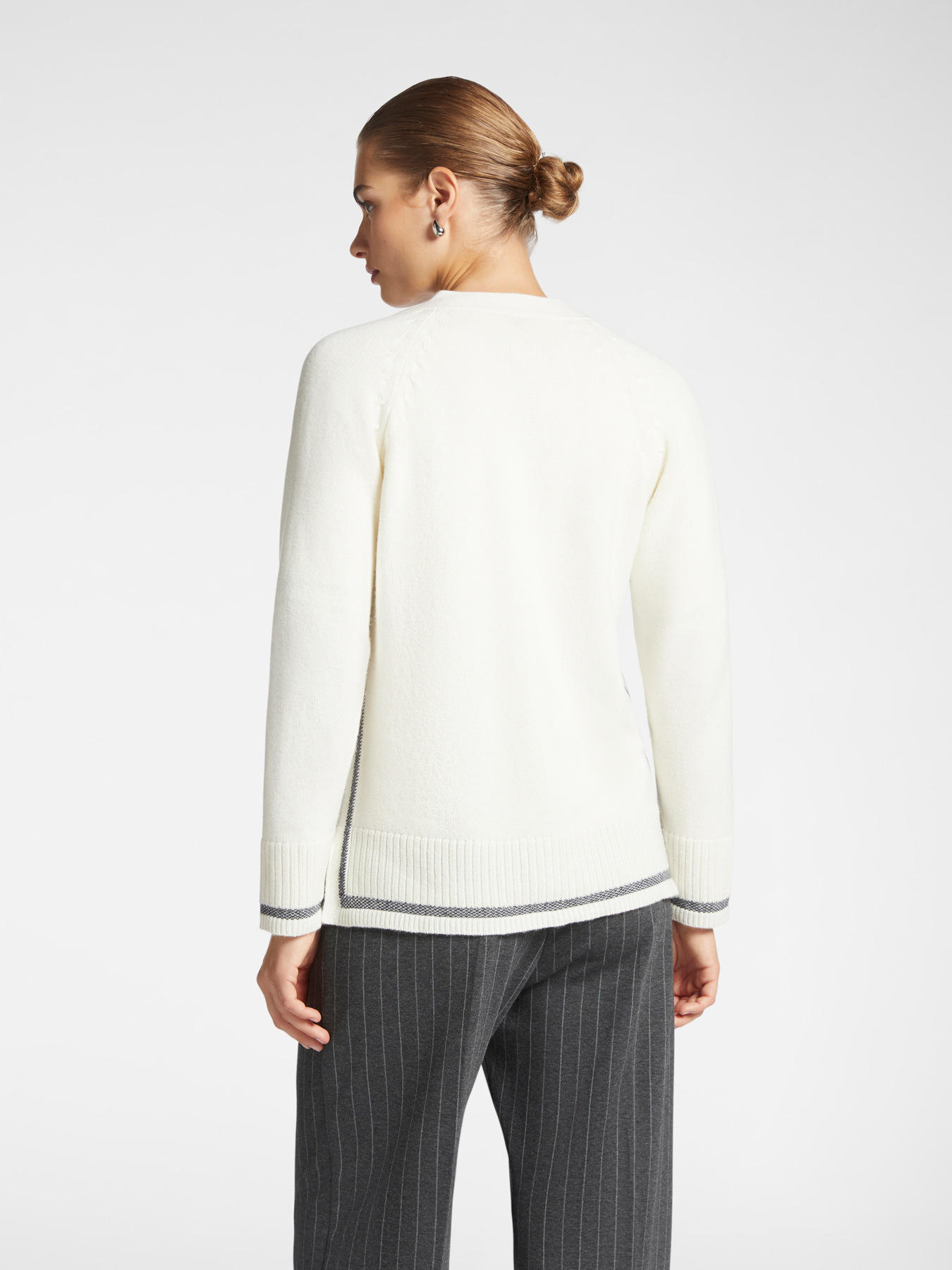 Cardigan aus Wolle mit bearbeiteten Bord&uuml;ren image number 1