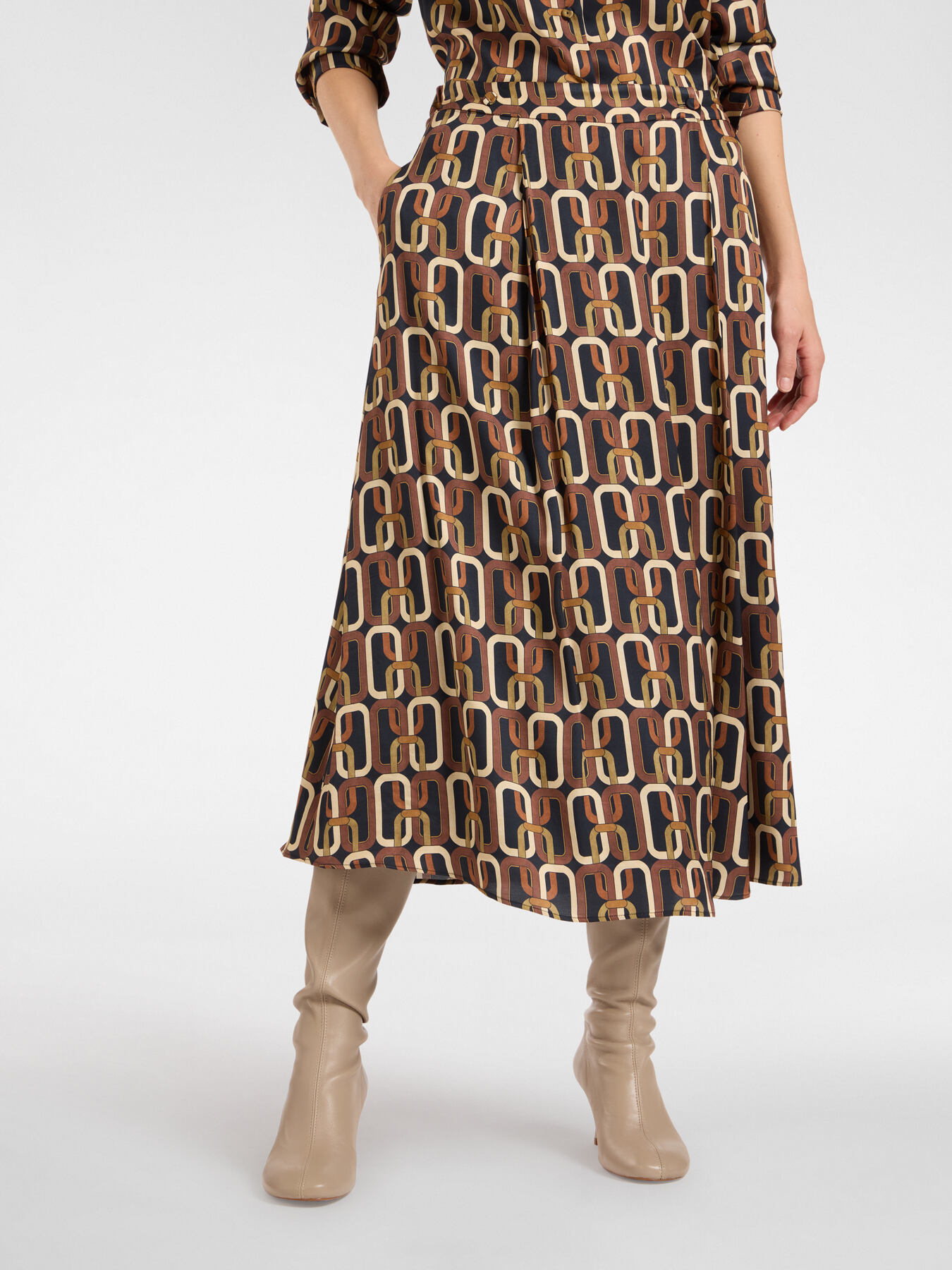 Saia midi estampada image number 2