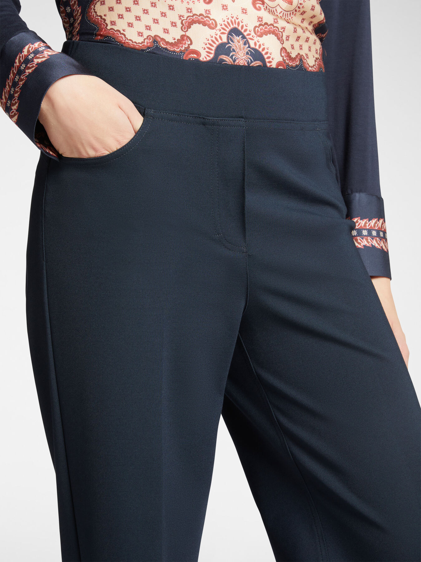 Pull-on trousers in Milano stitch image number 3