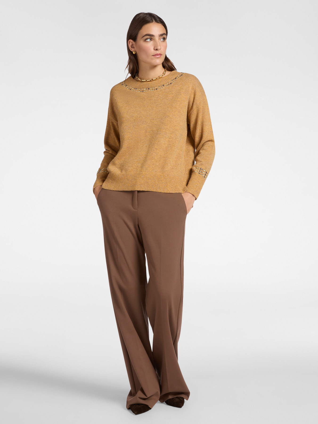 Pull en pure laine avec clous image number 2