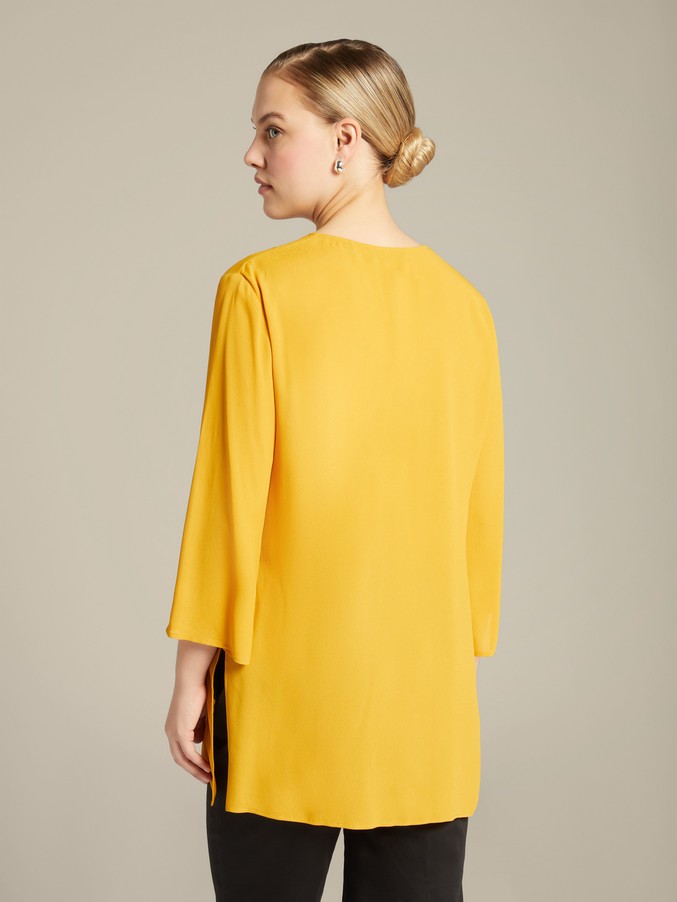 Blusa longa com bot&otilde;es pequenos image number 1