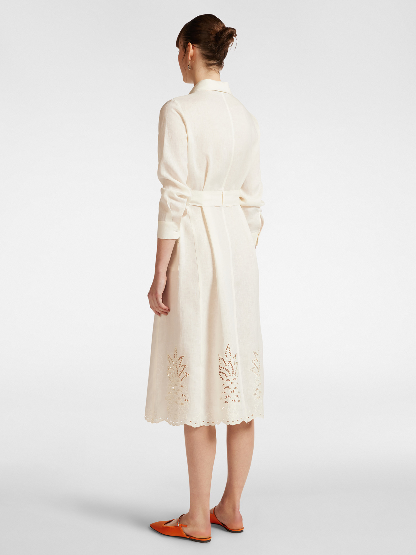 Vestido de linho com bordado no fundo image number 1