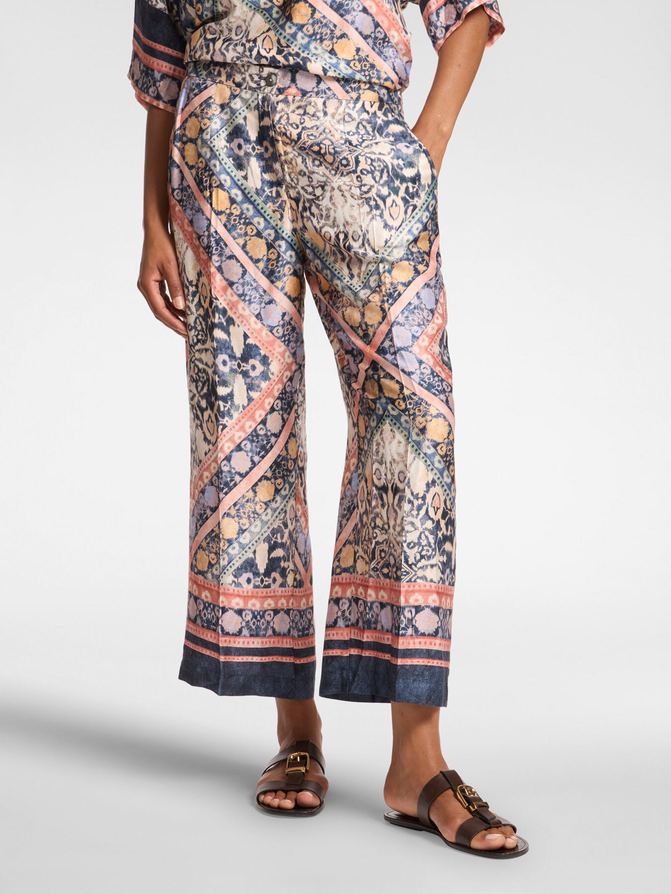 Pantaloni cropped stampati image number 2