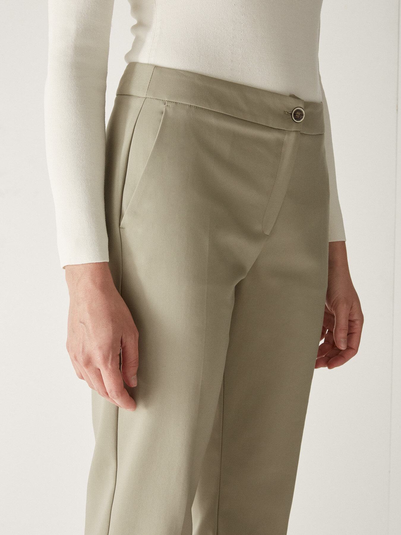 R&Ouml;HRENHOSE AUS STRETCH-STOFF image number 3