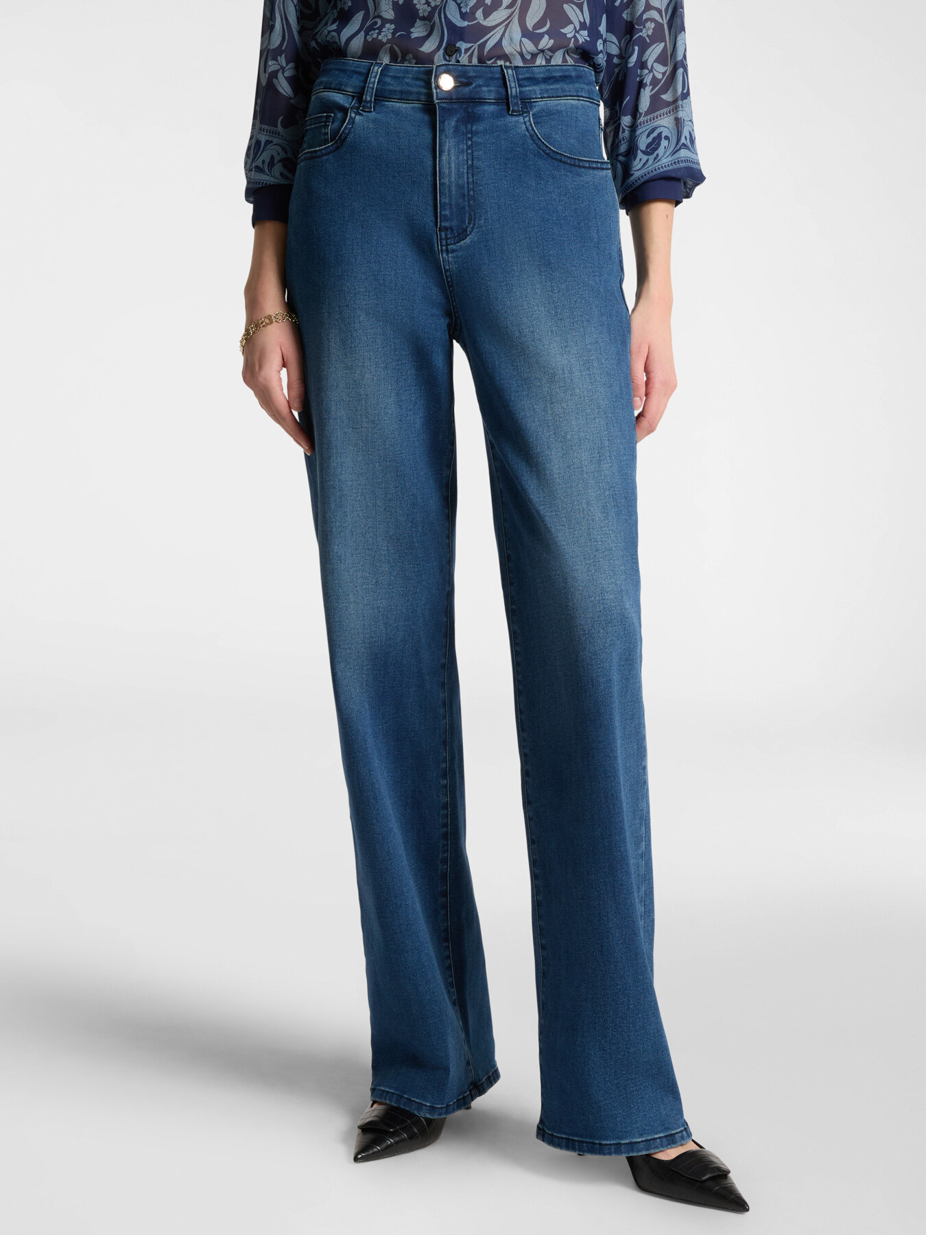 Mid wide leg 5 pocket jeans, "Wanda" image number 2