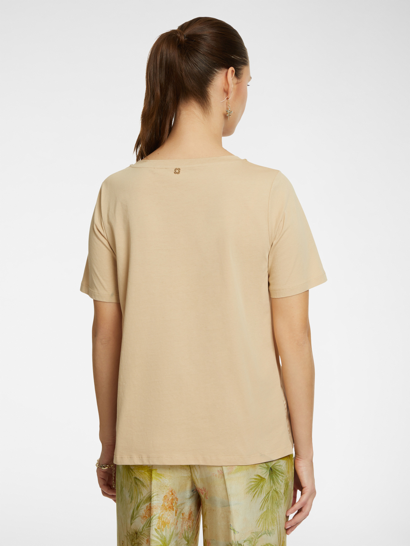 T-shirt con scollo ricamato image number 1