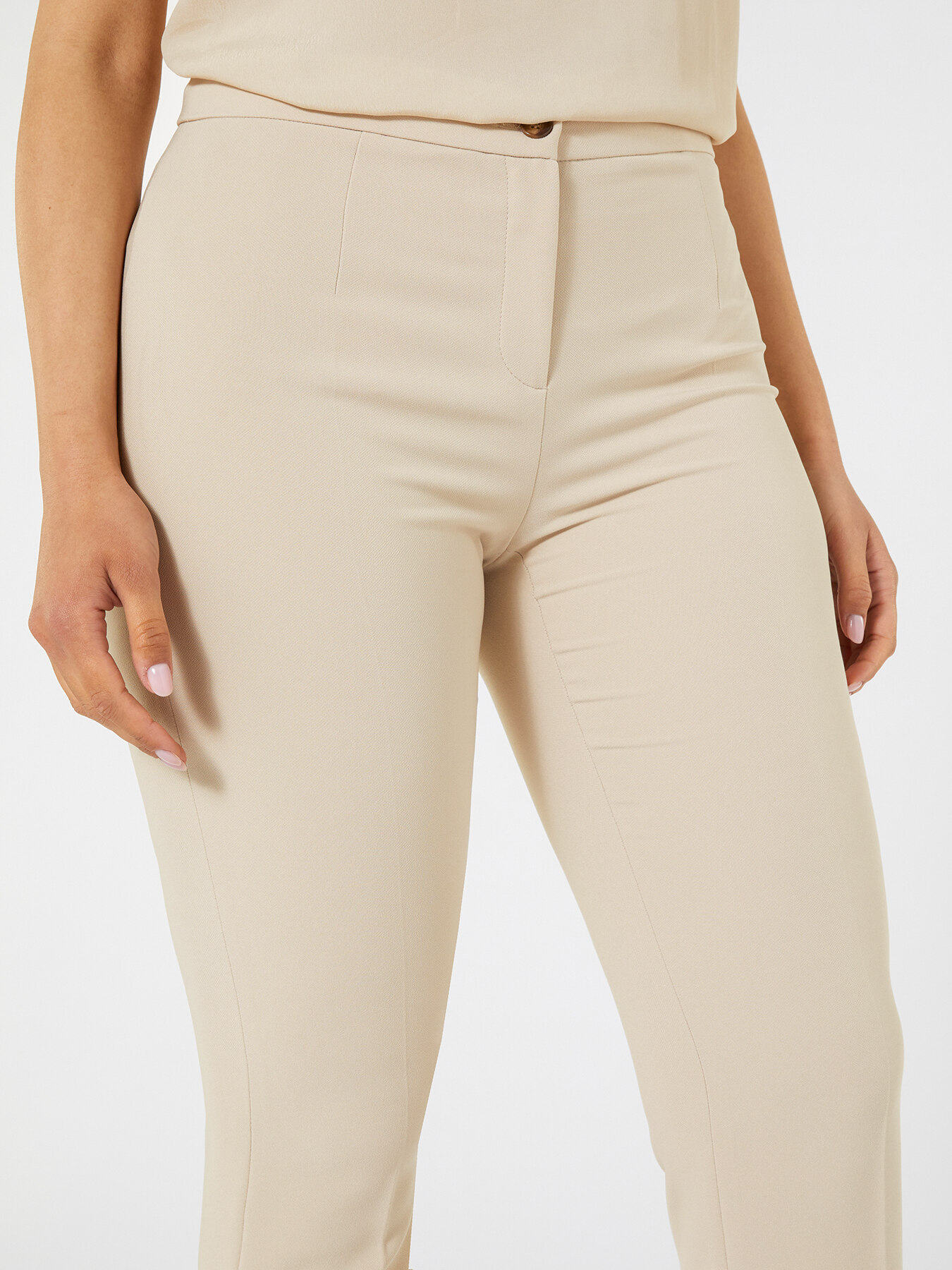 Slim Hose aus Krepp-Gewebe image number 3