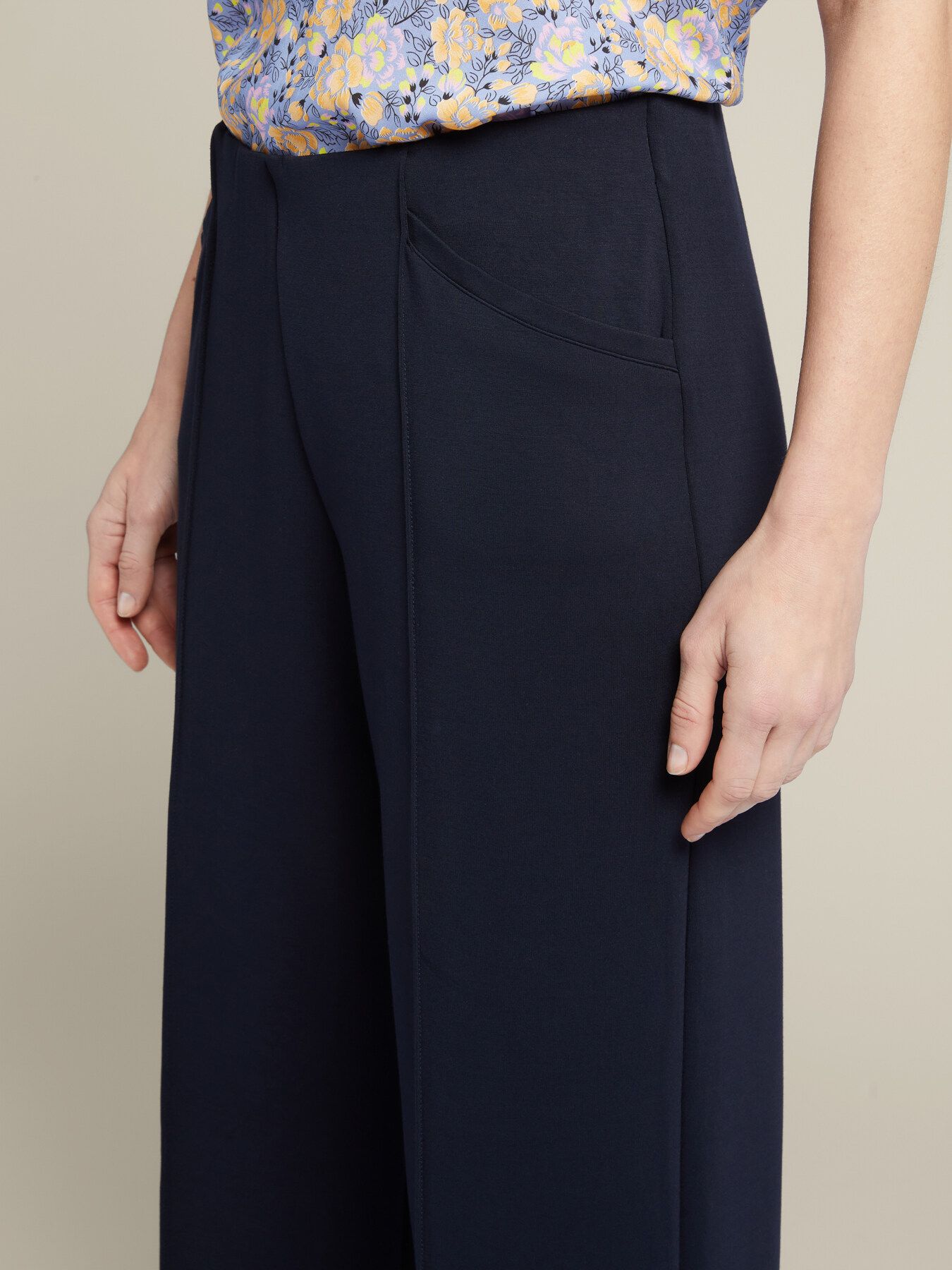 Relaxed fit trousers image number 3