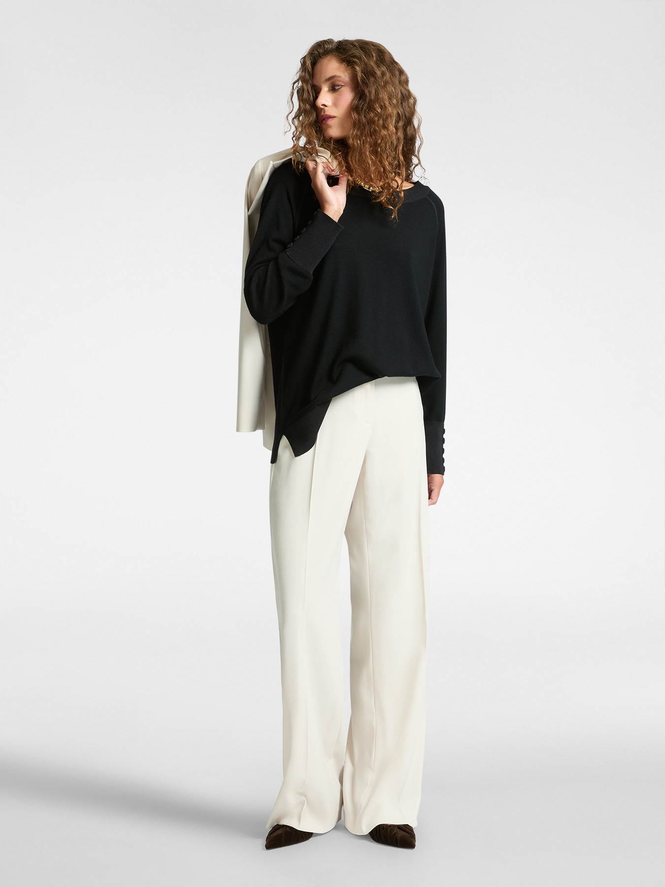 Su&eacute;ter de toque suave com bot&otilde;es image number 2