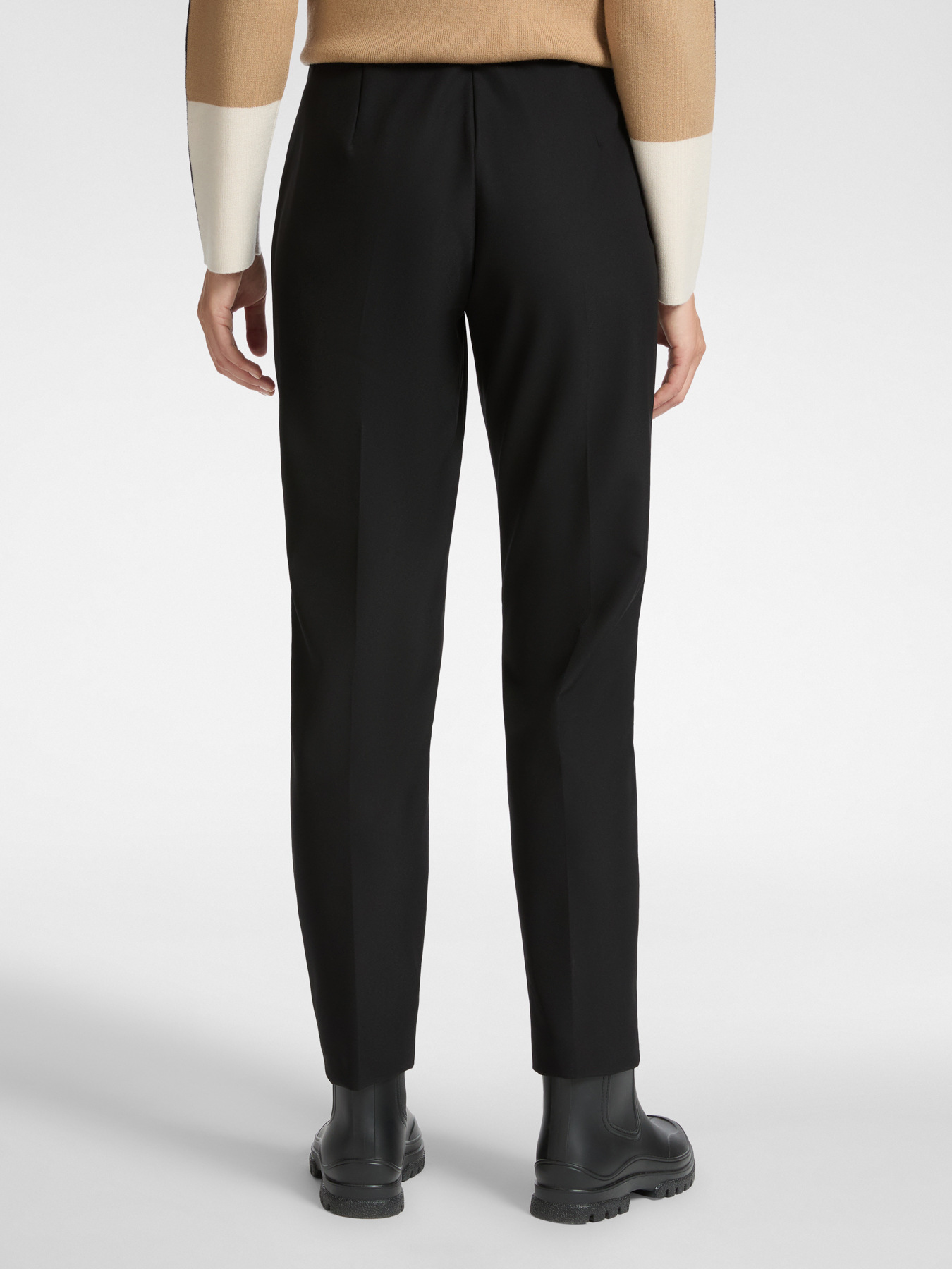 Pantalon slim en tissu technique image number 1