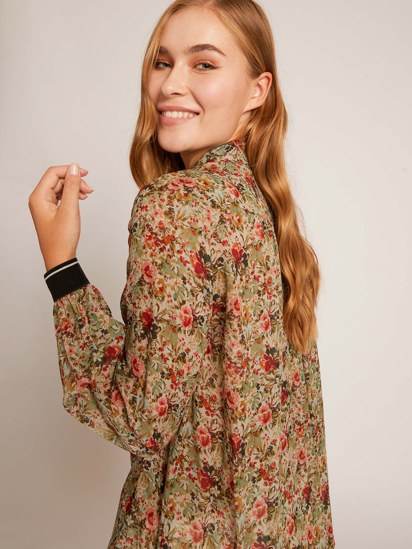 Camisa de viscosa estampada image number 2