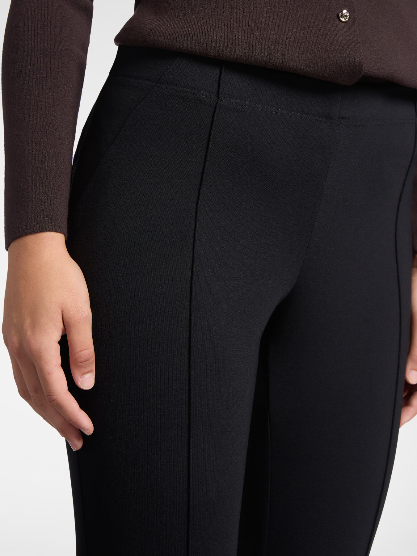 Pantalones slim fit en punto milan&eacute;s image number 3