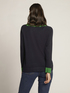 Pullover mit grüner Bordüre image number 1