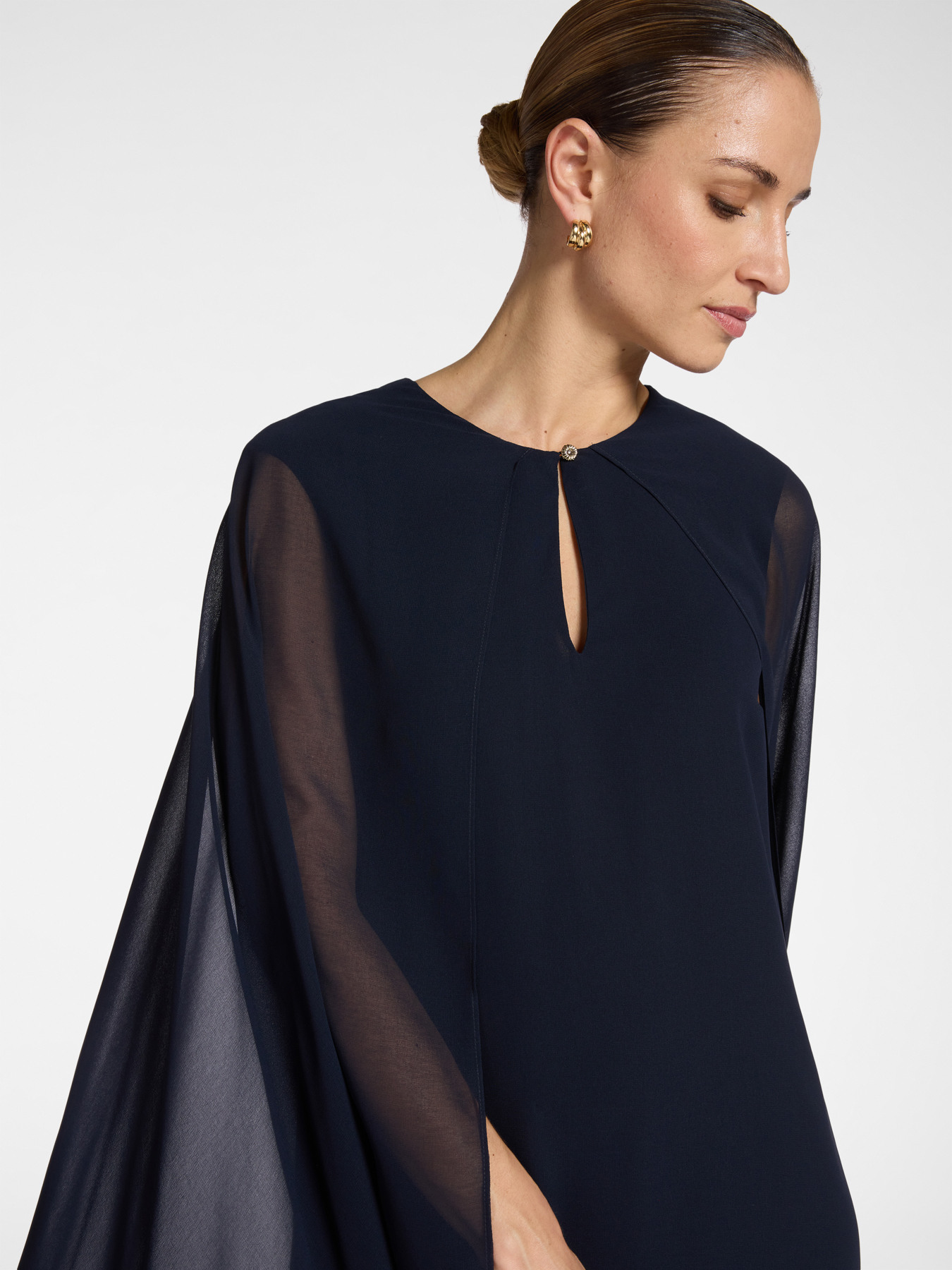 Vestido en capas de georgette image number 3