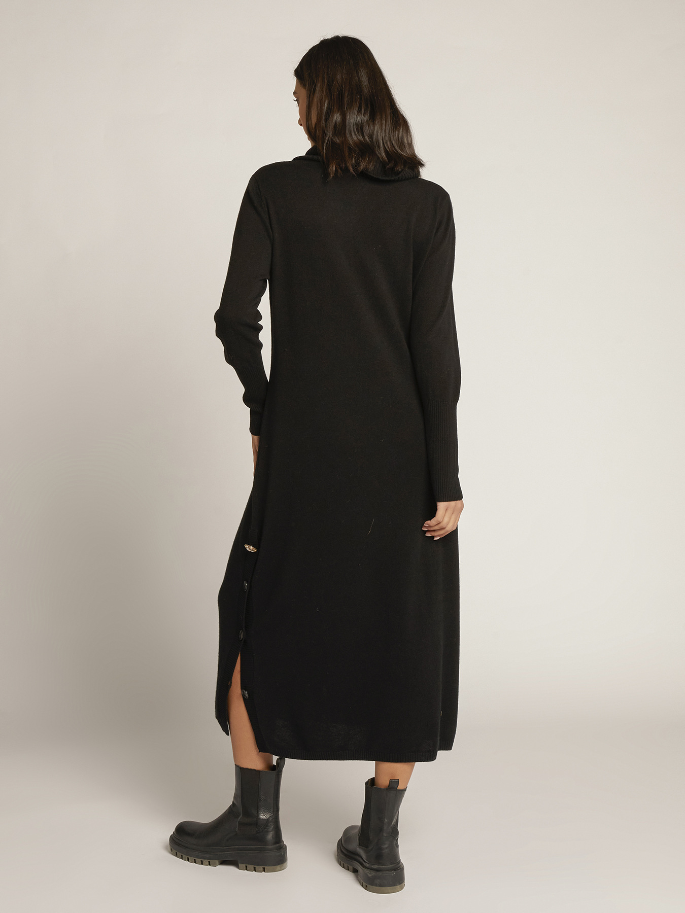 Abito in tricot con bottoni laterali image number 1