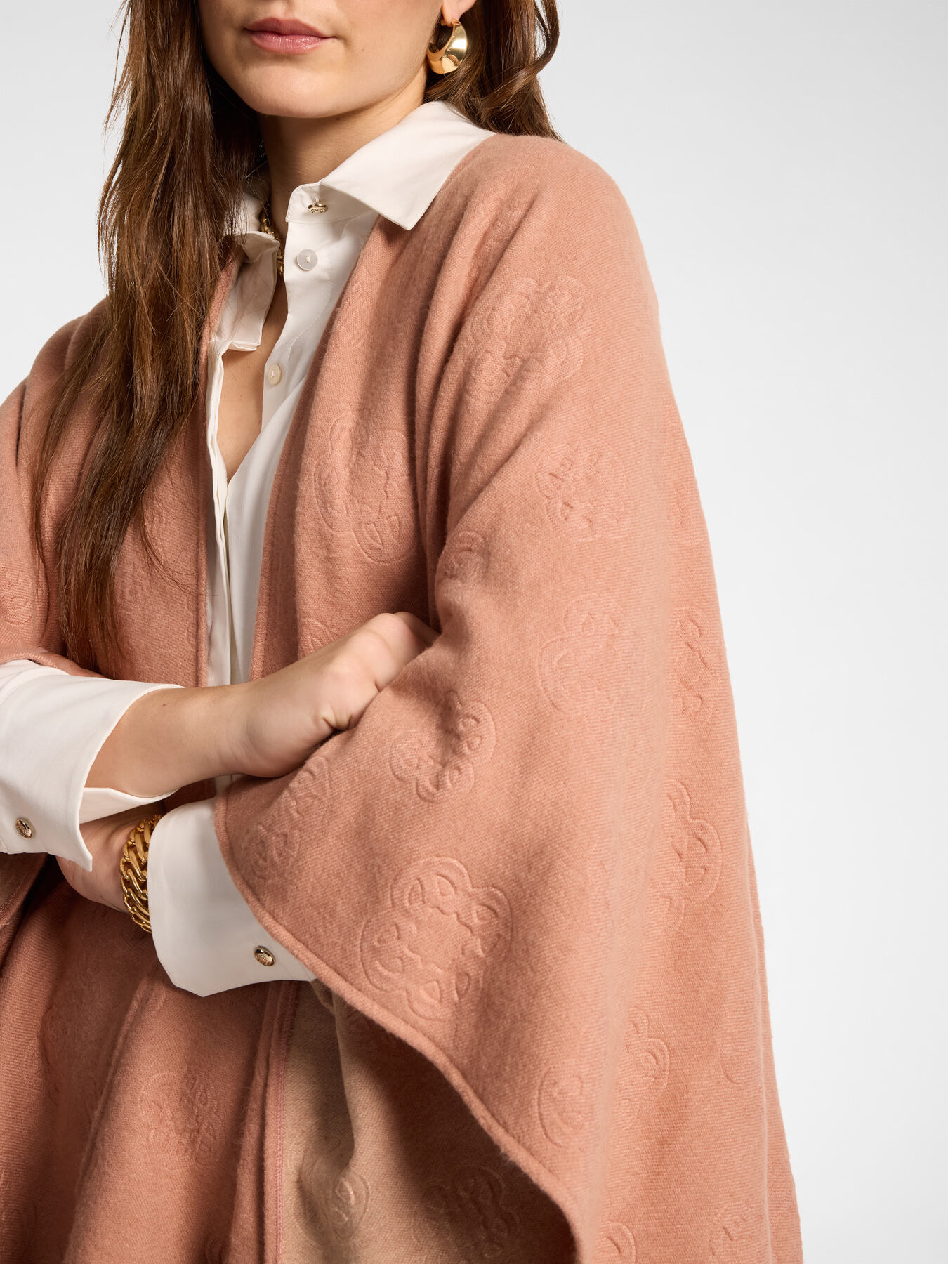 Poncho con loghi embossed image number 3