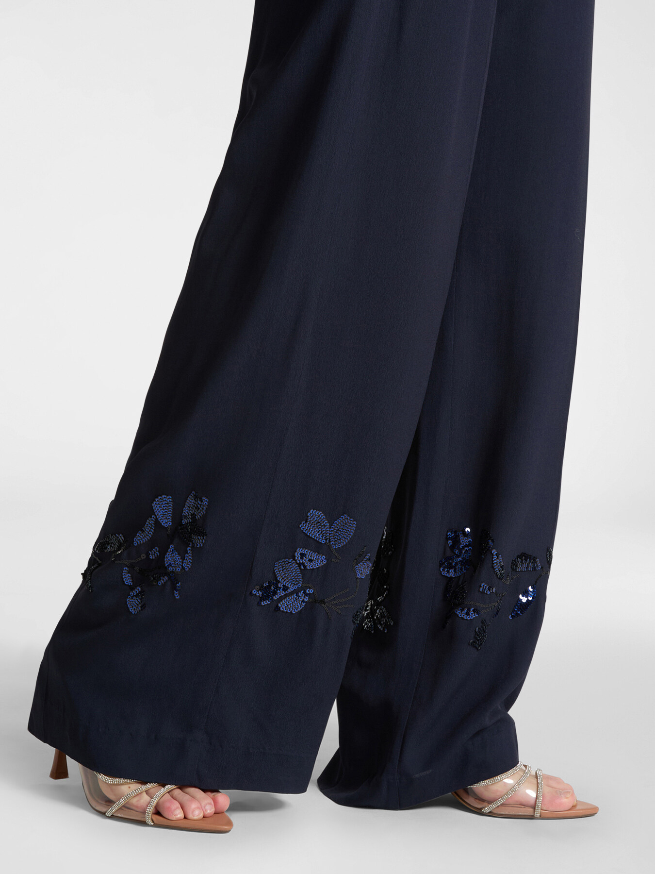 Pantaloni ricamati image number 3