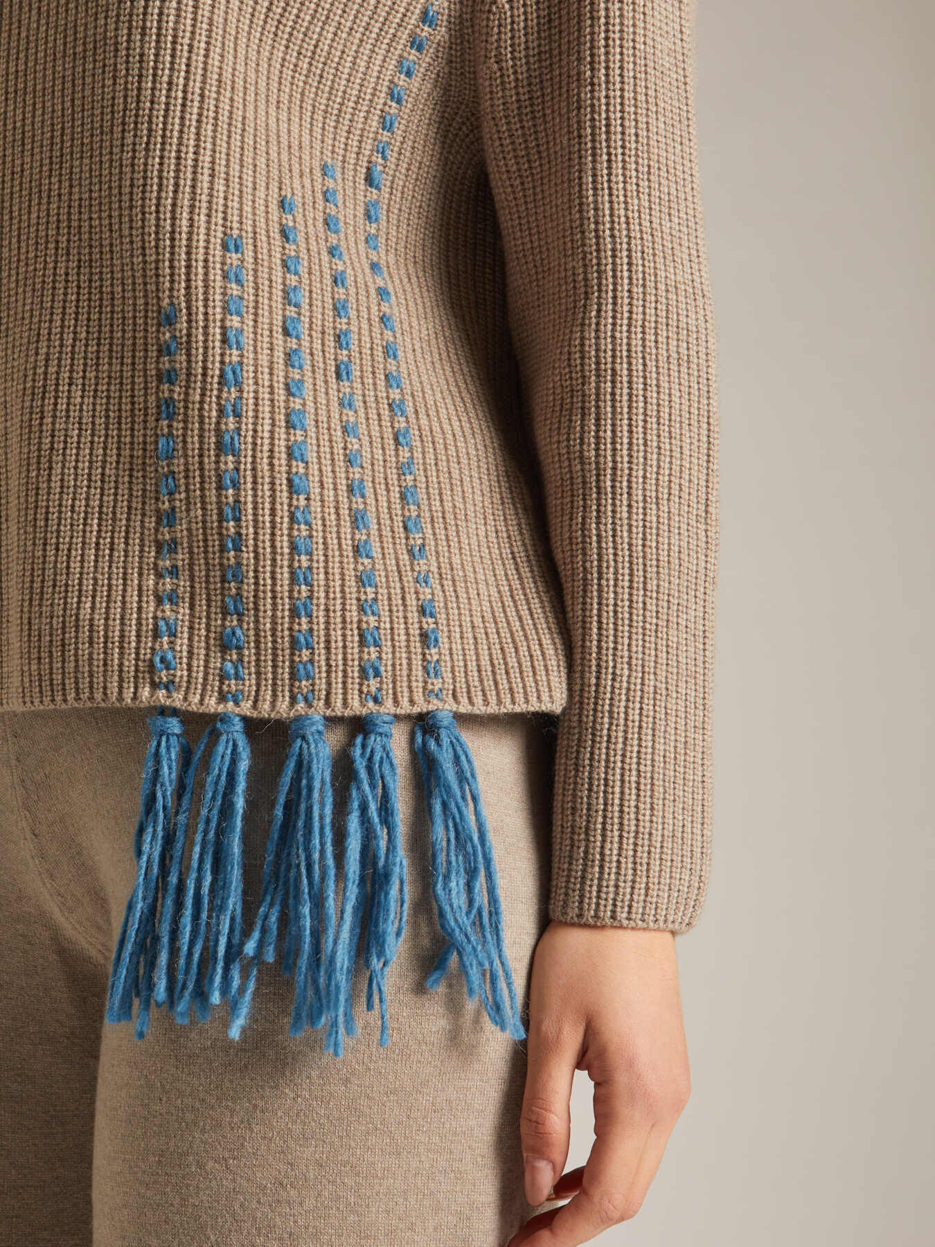 Pullover mit Stickerei und Fransen image number 3