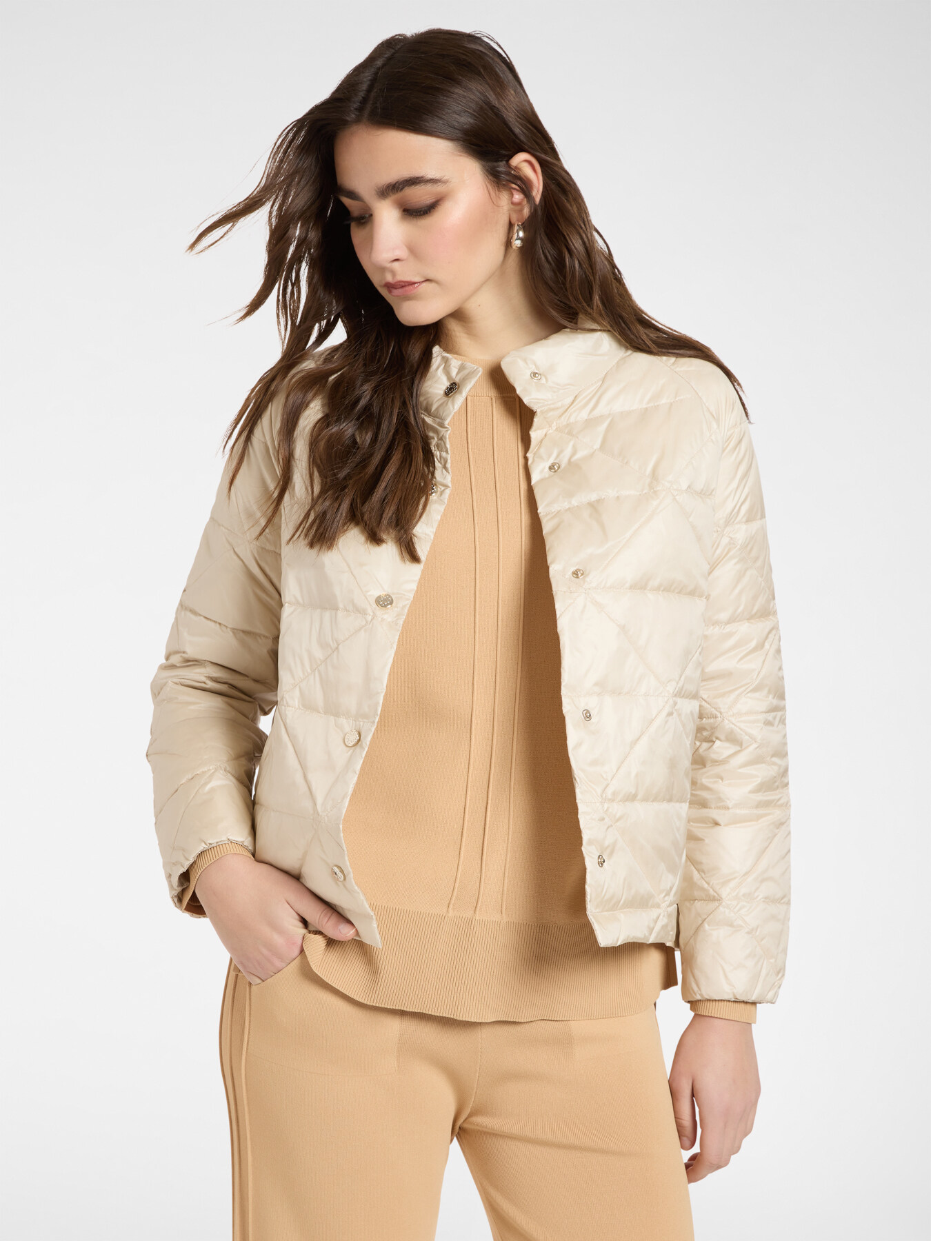 Leichte Daunenjacke aus gestepptem Nylon image number 0