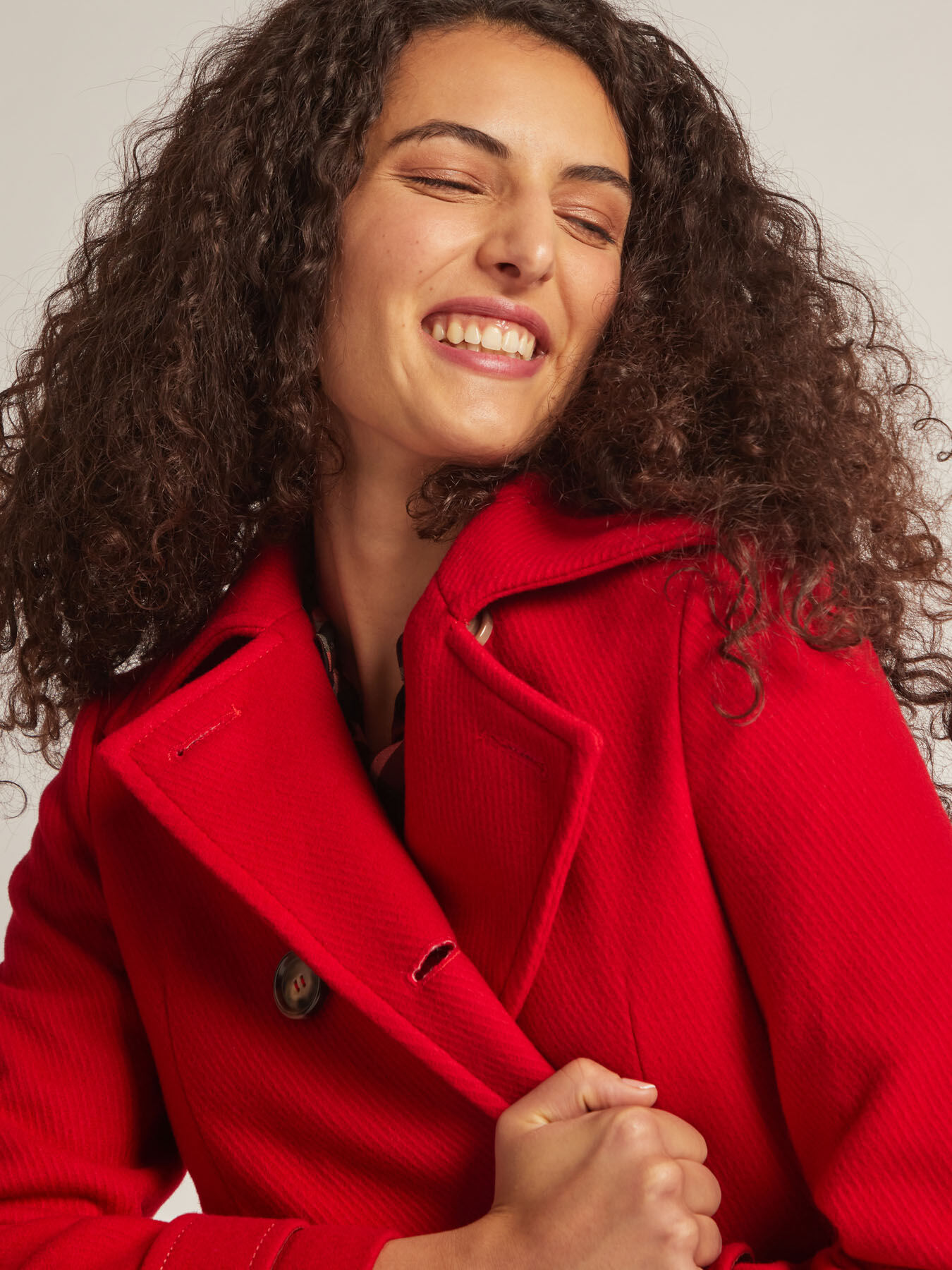 Manteau double boutonnage en tissu diagonal image number 4