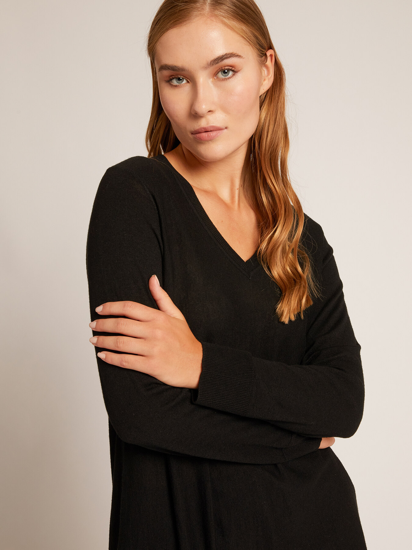 4 Canottiere Donna Scollo A V - In Cotone Elasticizzato Vestibilit&agrave; Aderente