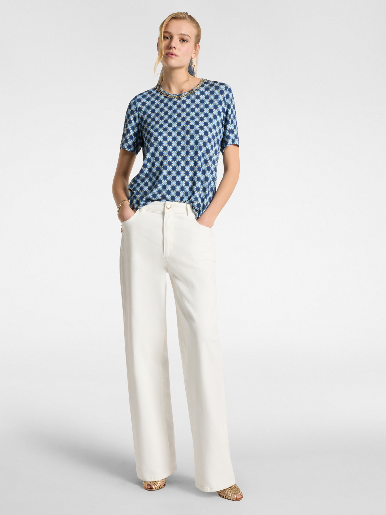 Monogram T-shirt with necklace image number 2