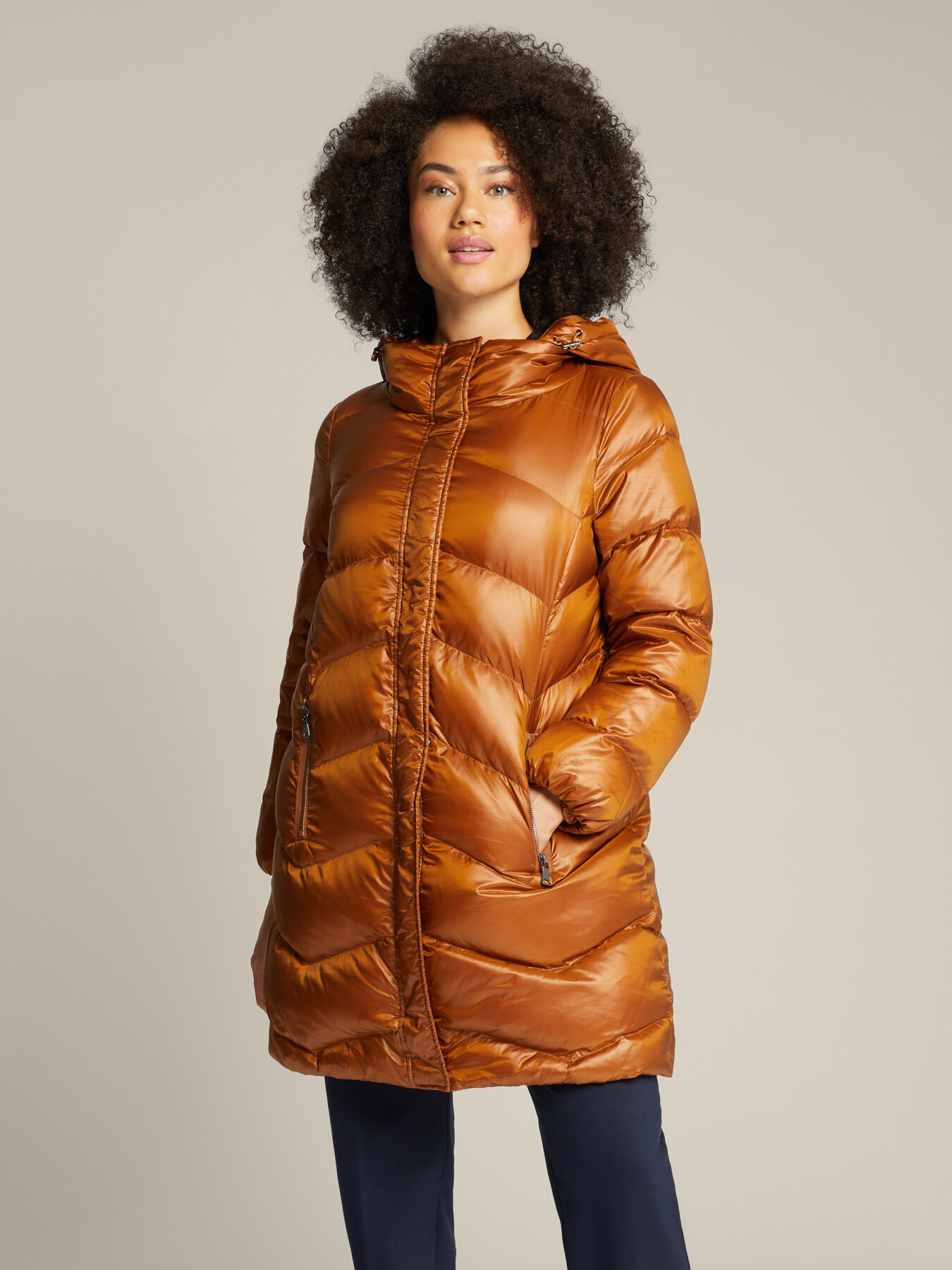 Casaco de penas comprido com capuz image number 0