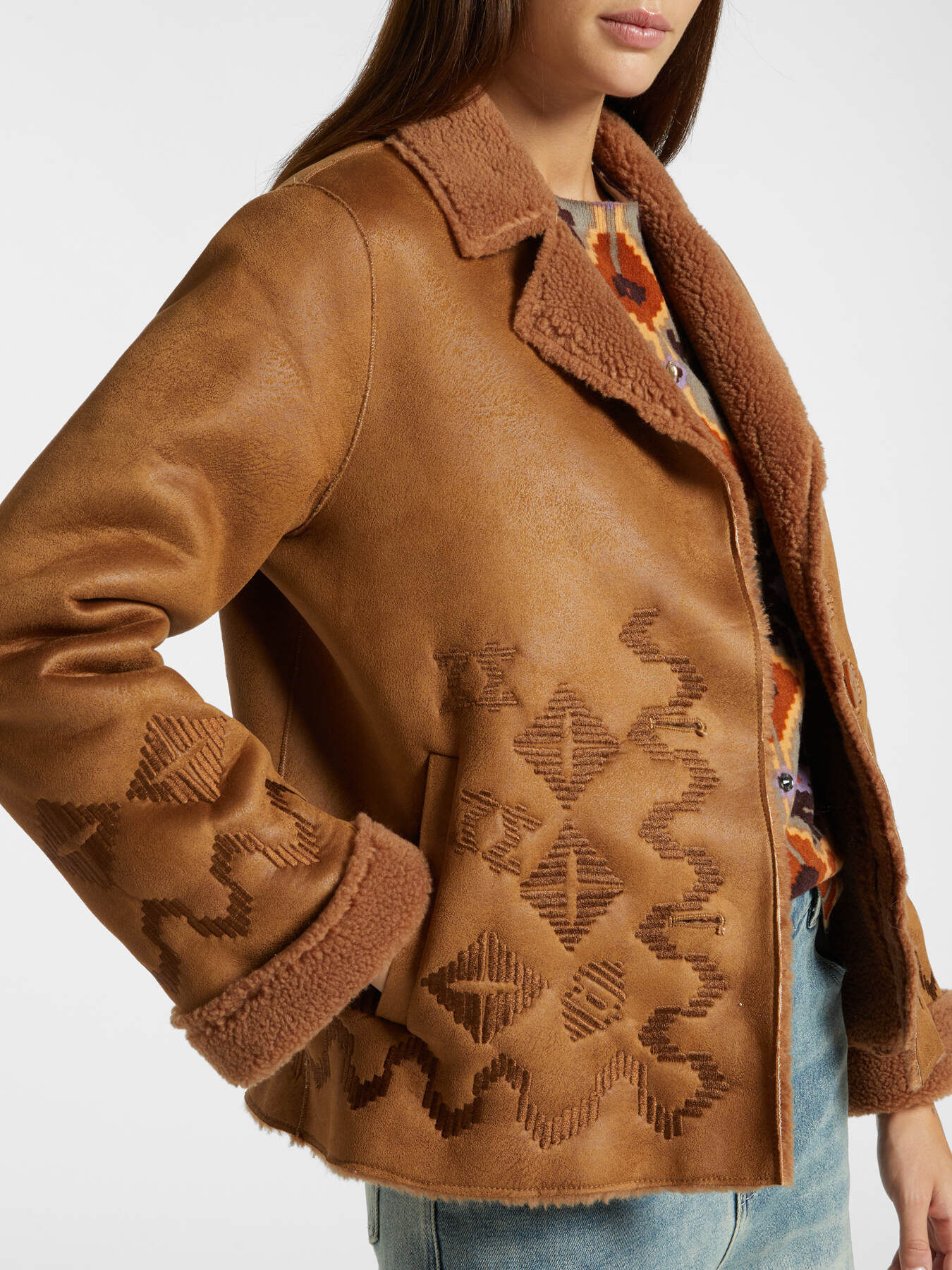 Manteau court brod&eacute; image number 3