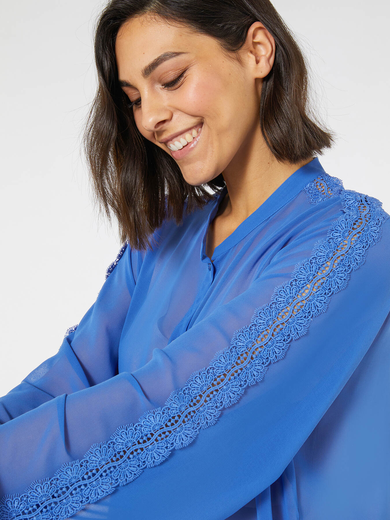 Camicia lunga con inserti in pizzo image number 3