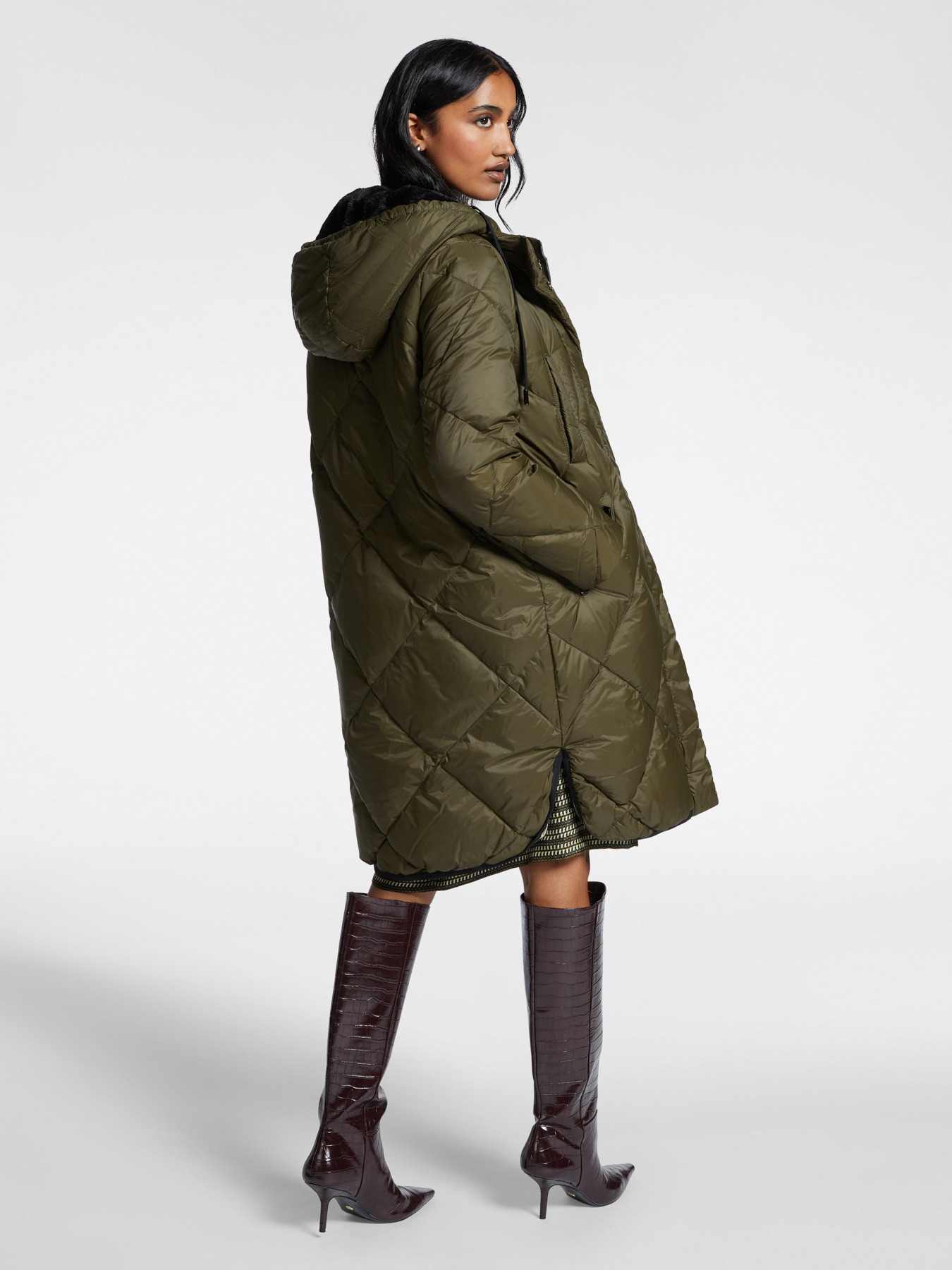Long down jacket with jumbo diamond quilting image number 1