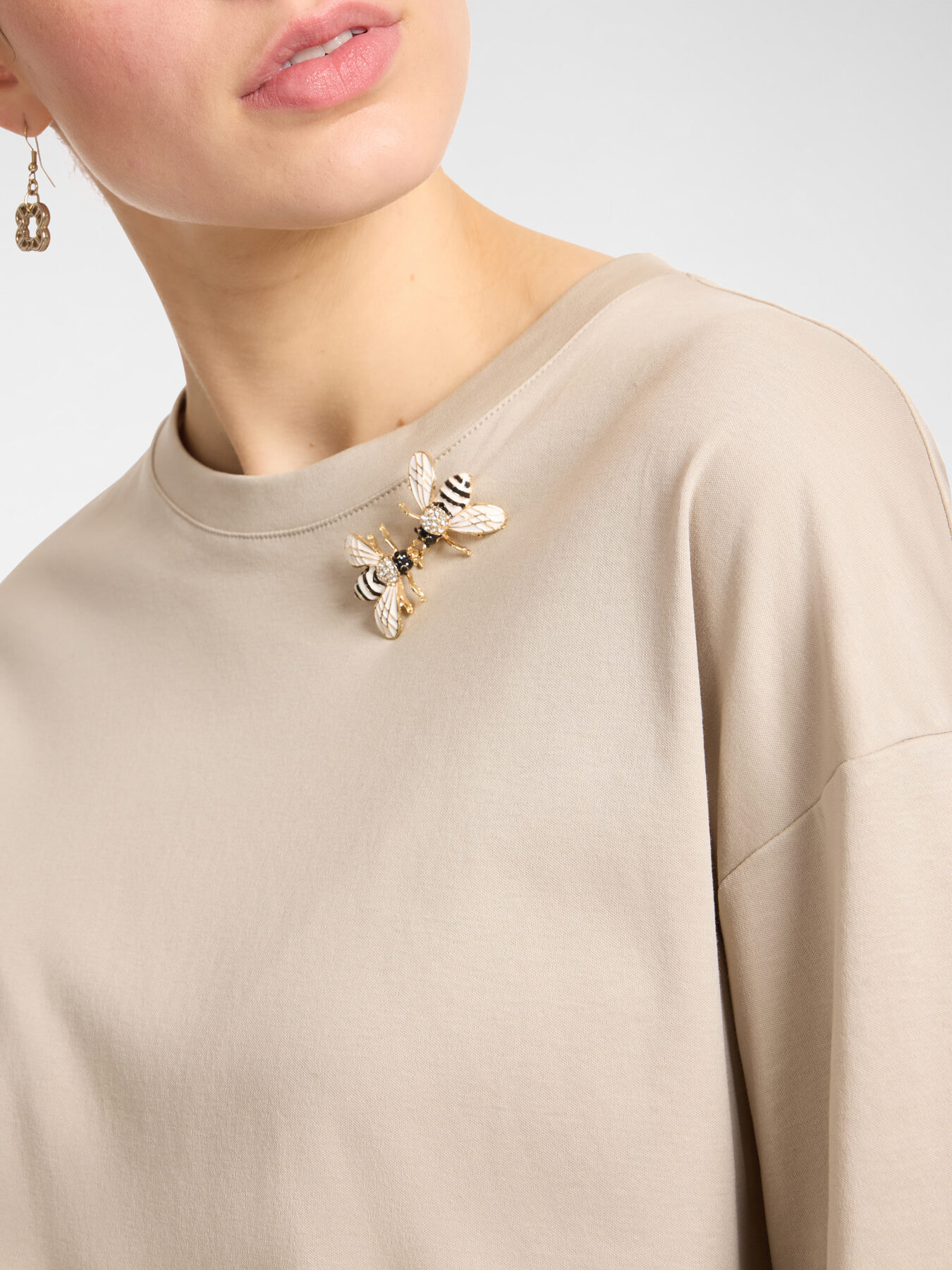 T-shirt con applicazioni image number 3