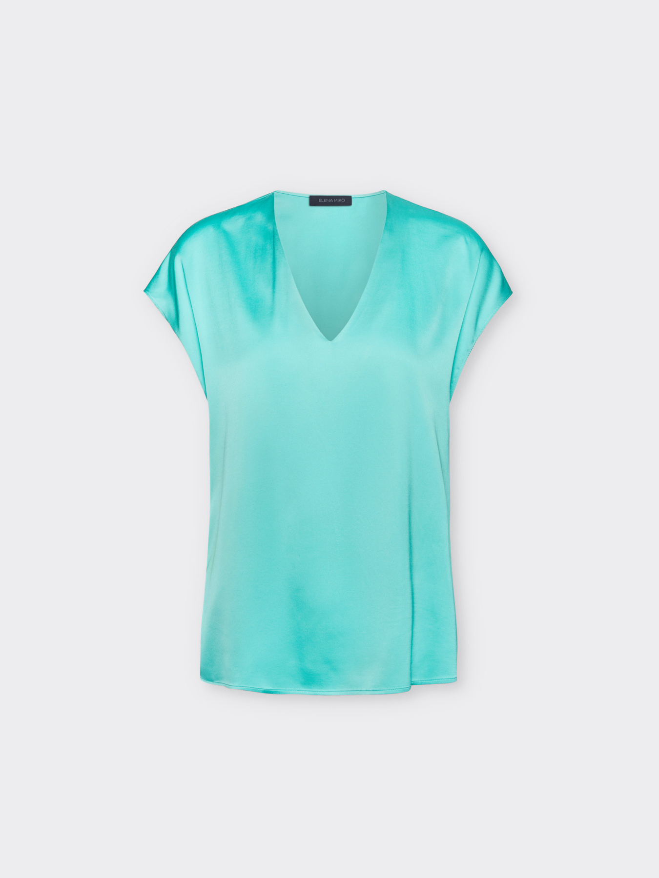 Blusa de raso con escote de pico image number 4