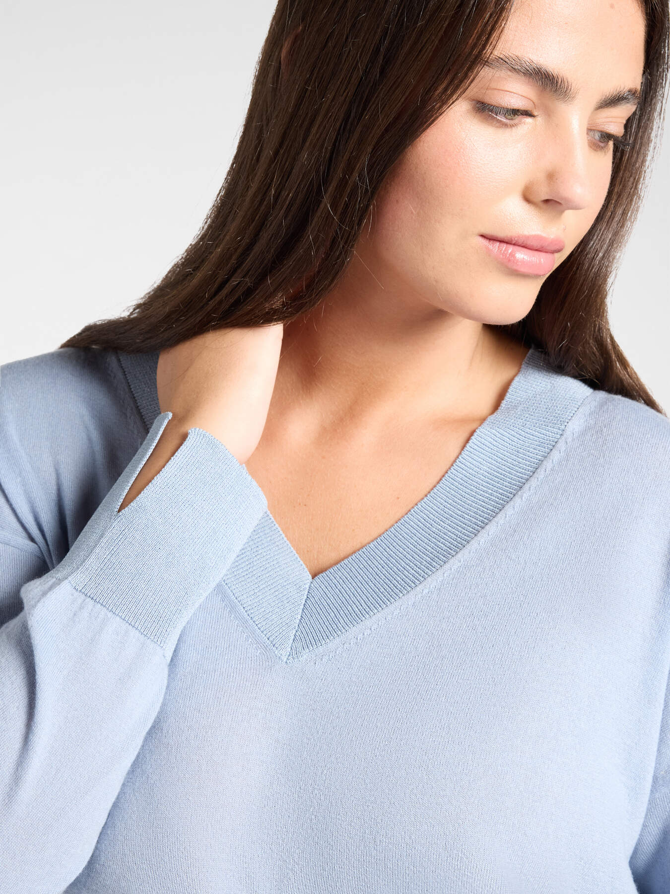 Maglia scollo a V in pura lana image number 3