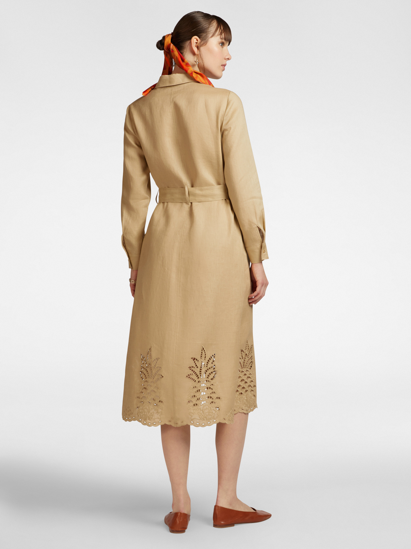 Kleid aus Leinen mit Stickerei am Abschluss image number 1