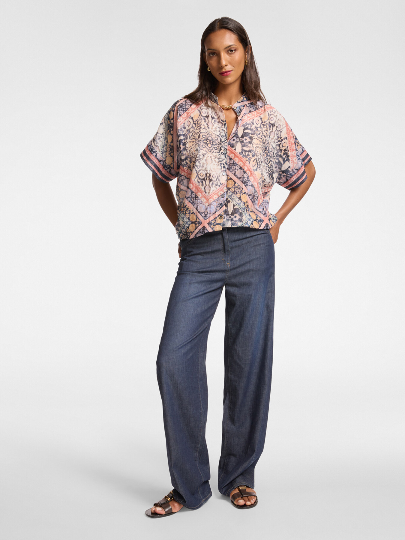 Blusa con estampado &eacute;tnico image number 2