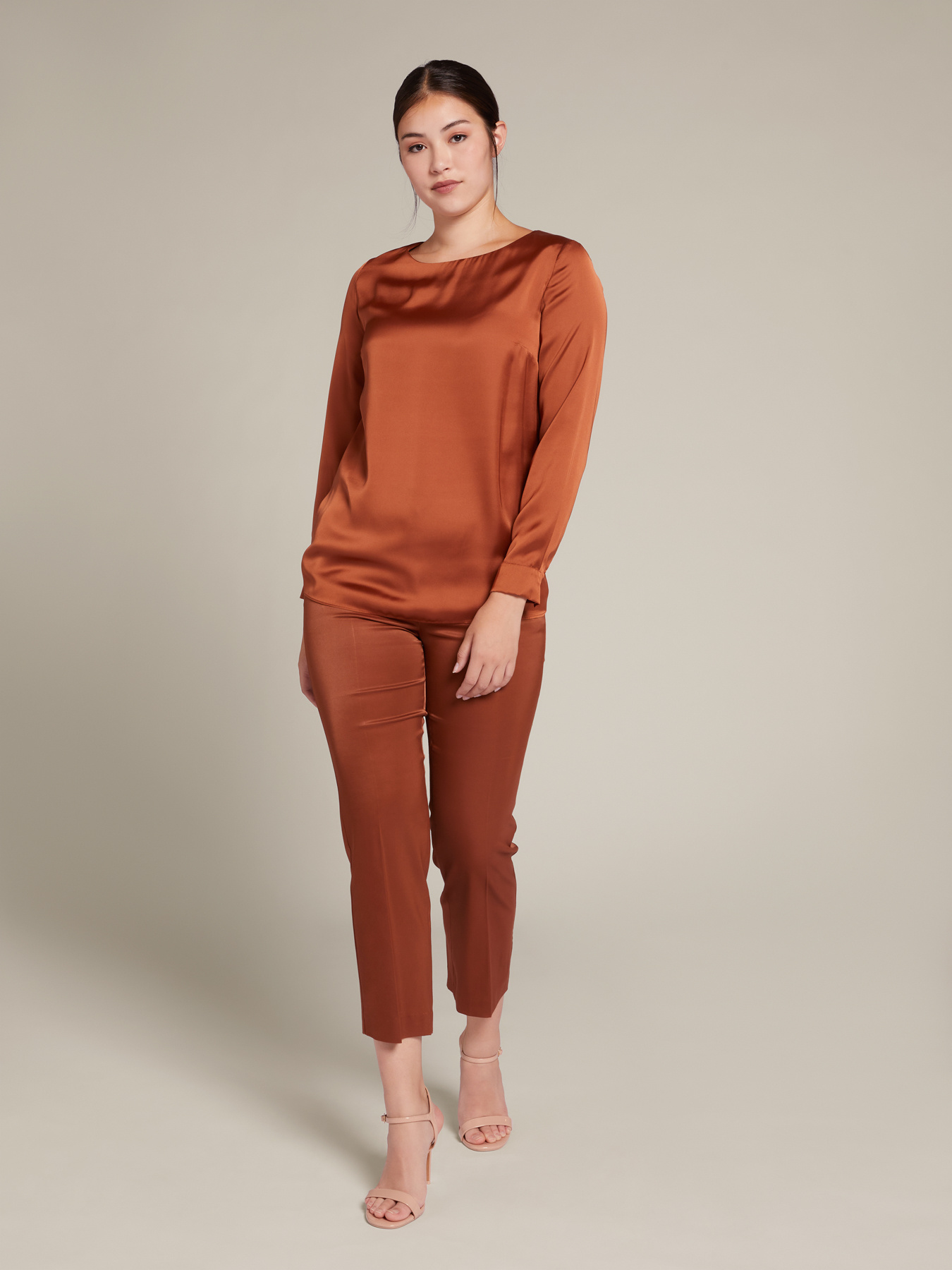 Blusa in raso tinta unita image number 2