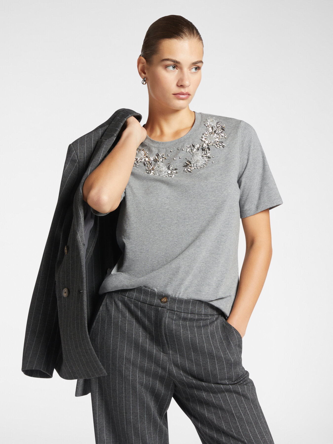 Camiseta bordada image number 0