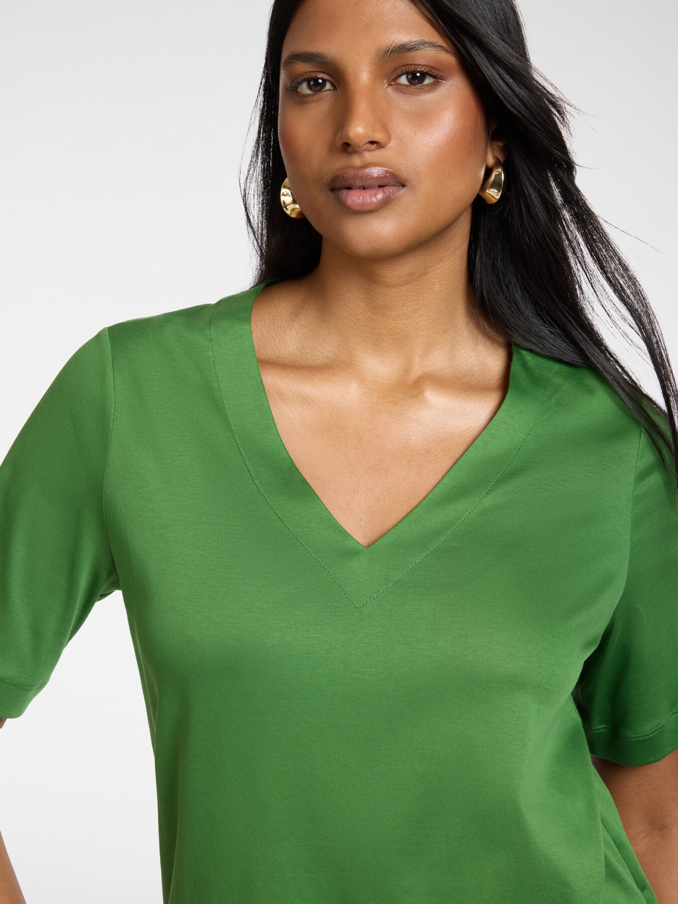 Camiseta de algod&oacute;n con cuello en V image number 3
