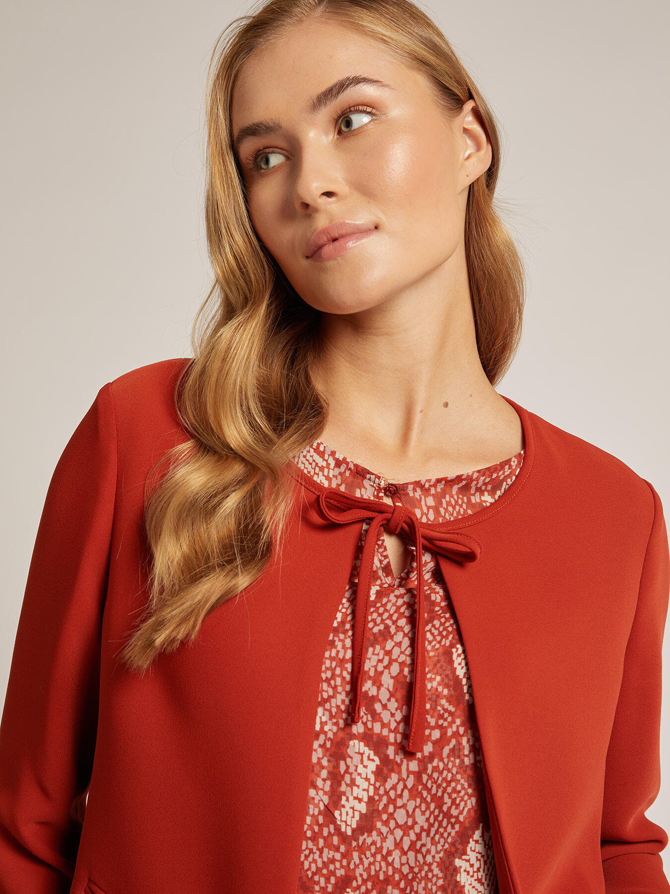 Elegant Cady jacket image number 3