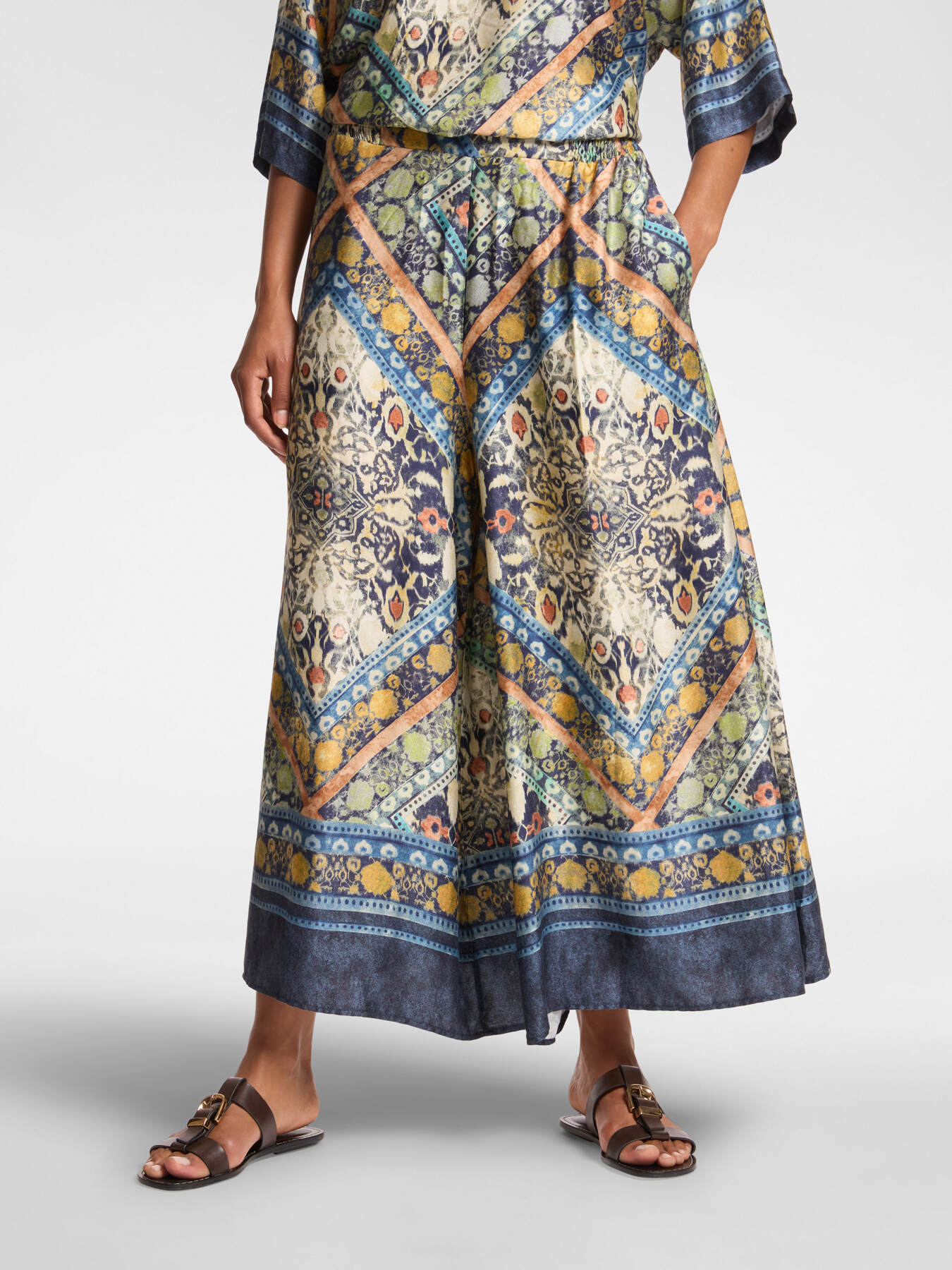 Pantaloni cropped stampati image number 2