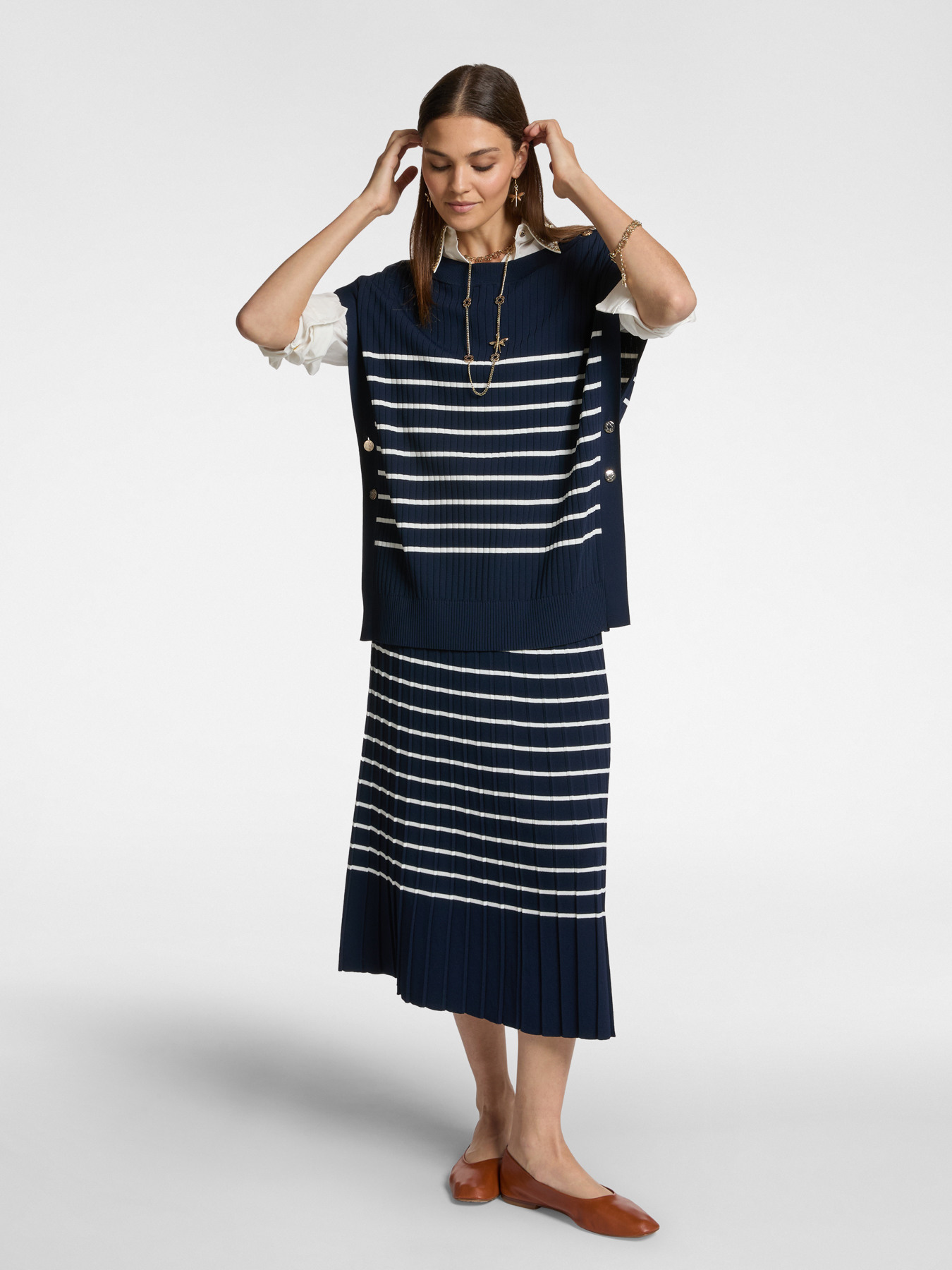 Jupe mi-longue pliss&eacute;e ray&eacute;e image number 0