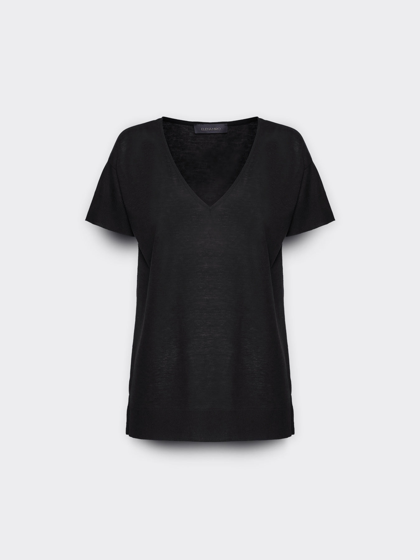 T-shirt with V-neck image number 4