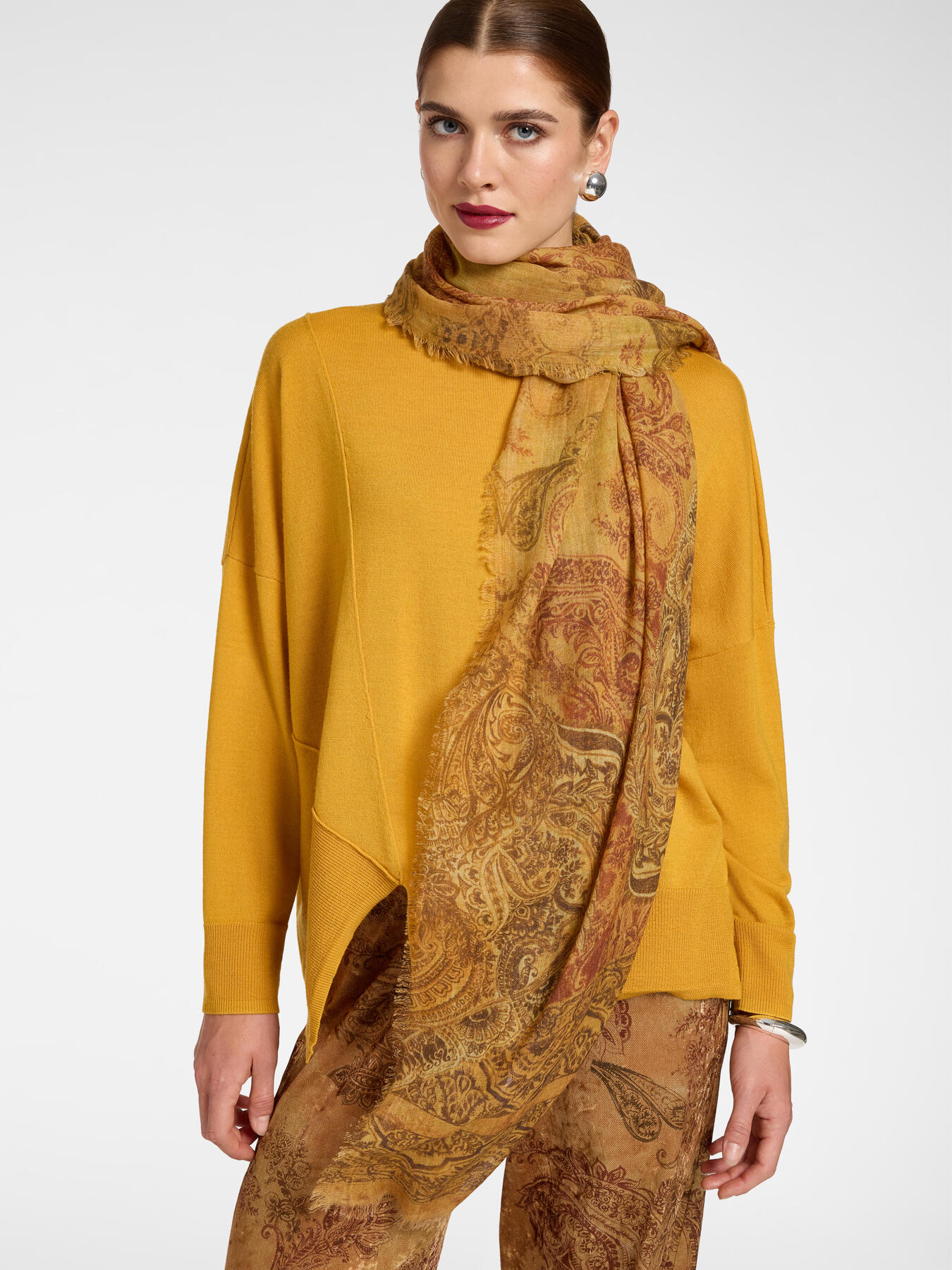 Long printed scarf image number 0